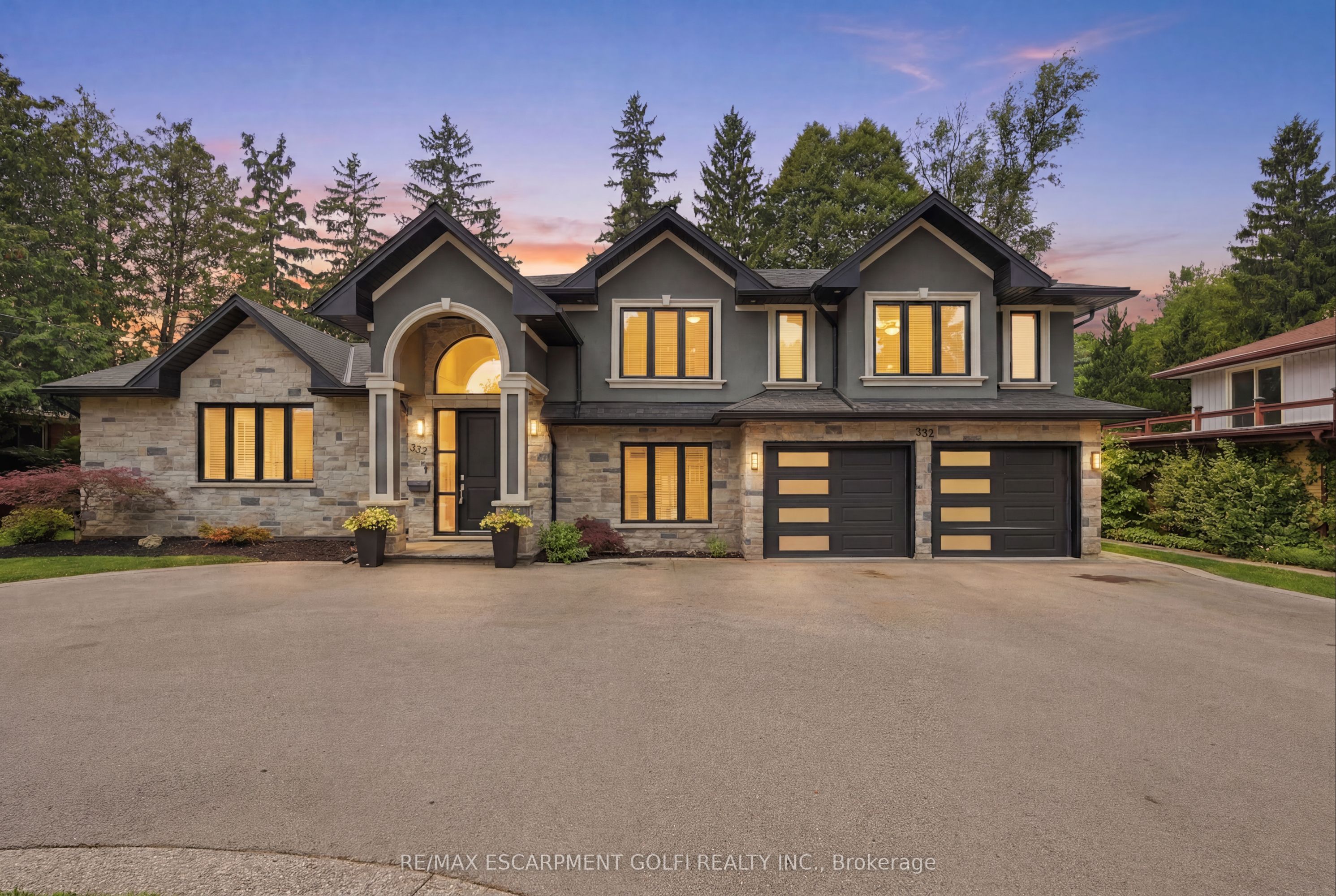 332 Woodworth Drive W, Hamilton, ON L9G 2N1