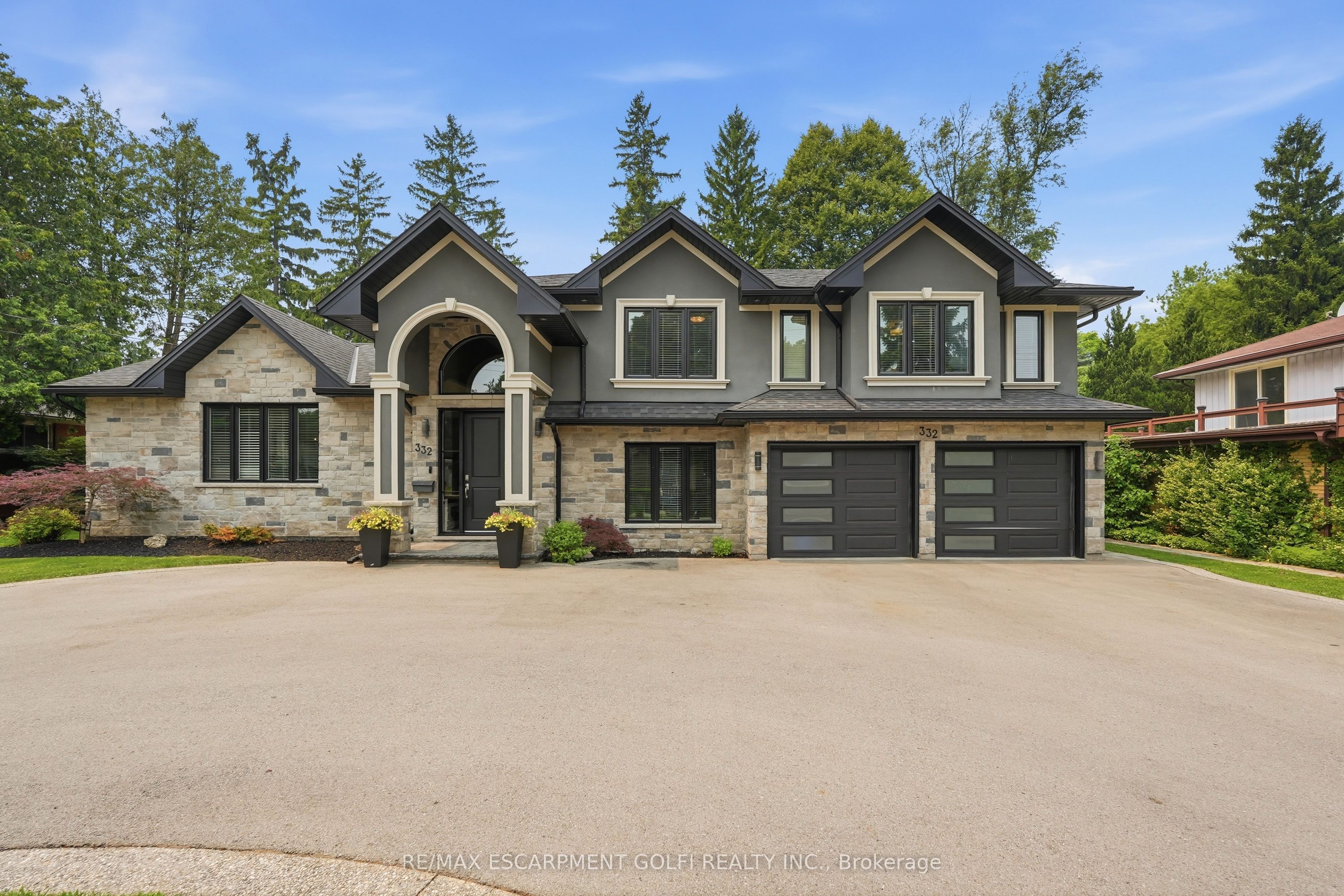 332 Woodworth Drive W, Hamilton, ON L9G 2N1 photo 2