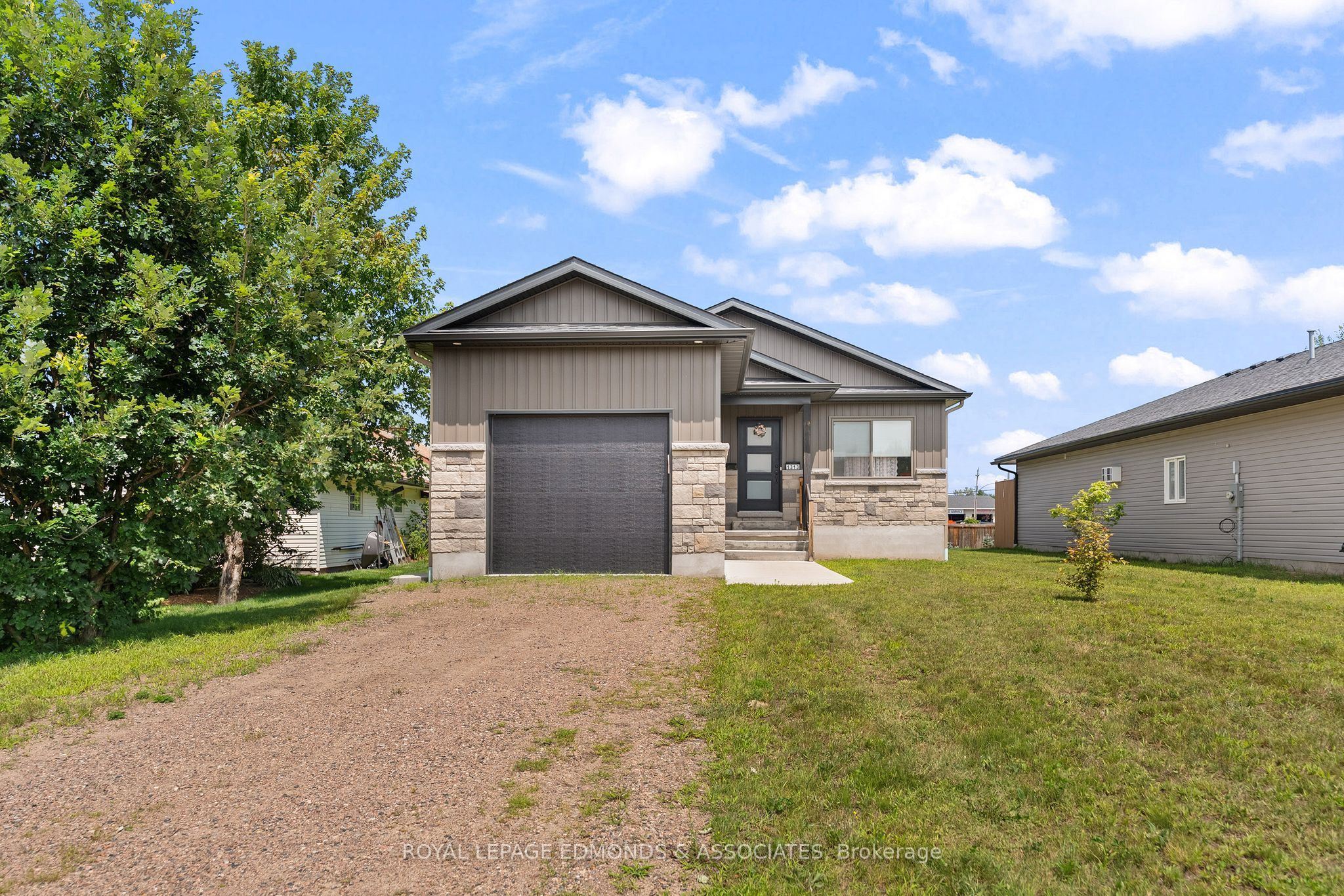 1313 Blakely Crescent, Pembroke, ON K8A 6Z9 photo 2