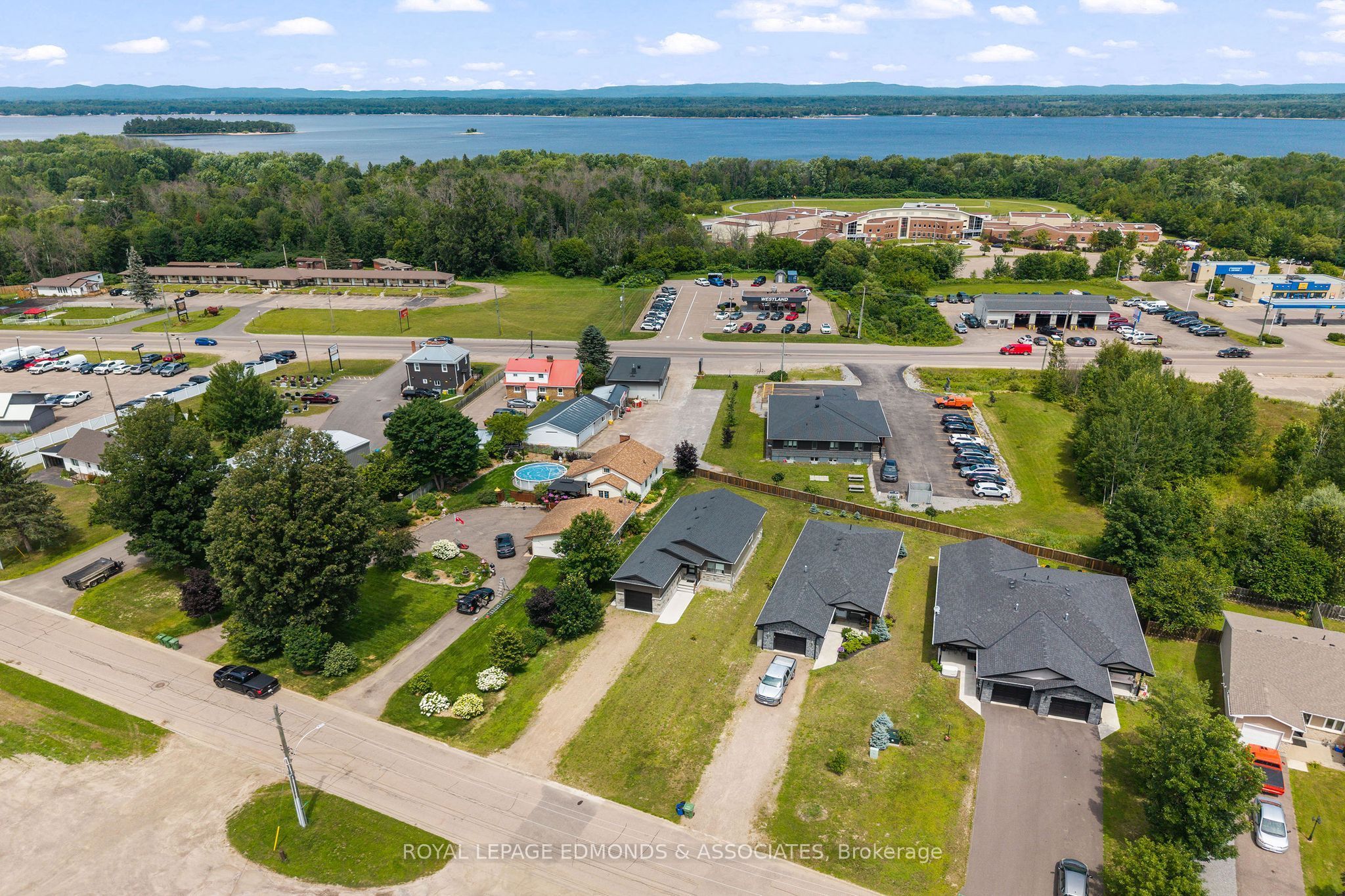 1313 Blakely Crescent, Pembroke, ON K8A 6Z9 photo 3