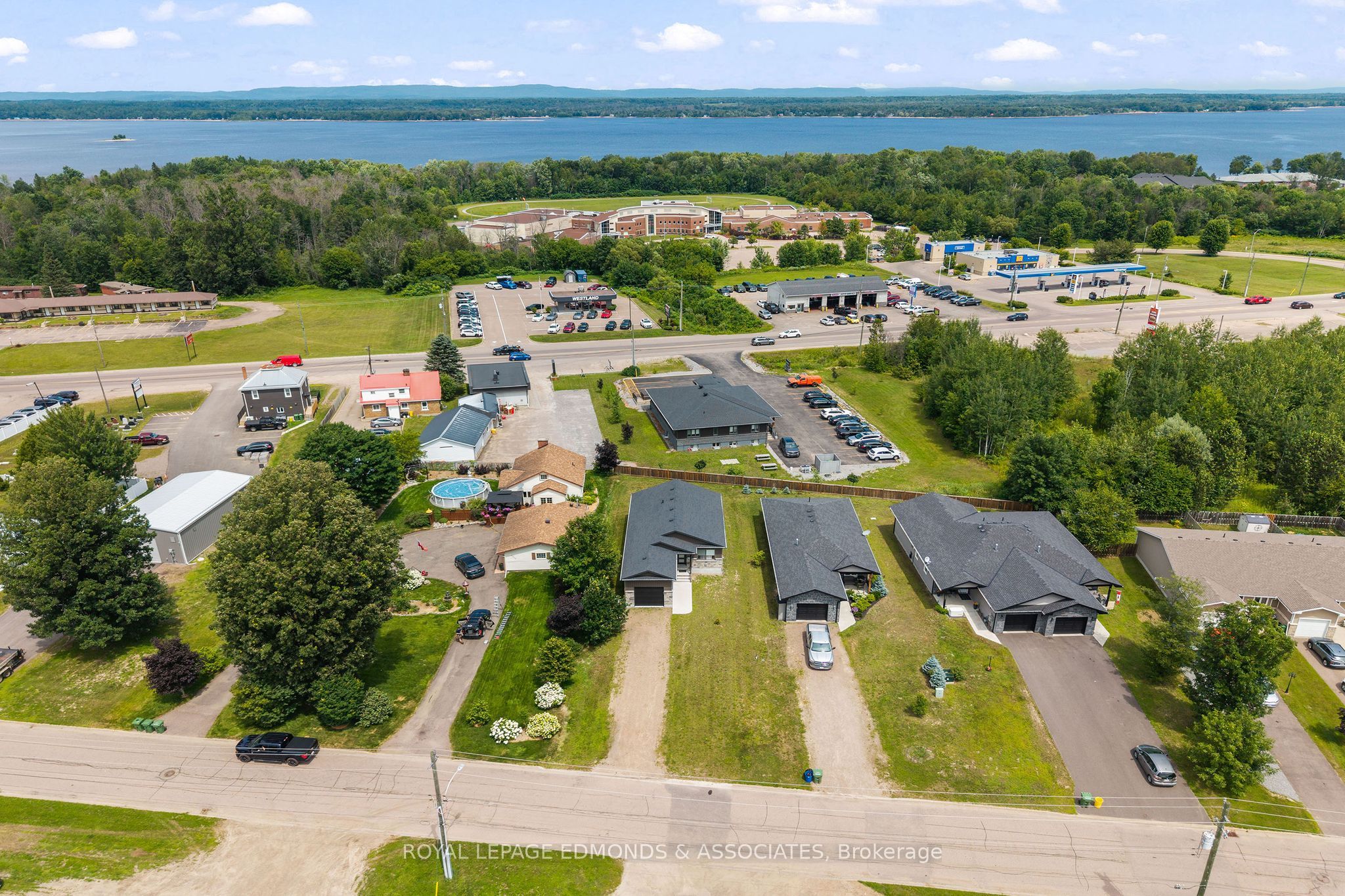 1313 Blakely Crescent, Pembroke, ON K8A 6Z9 photo 5