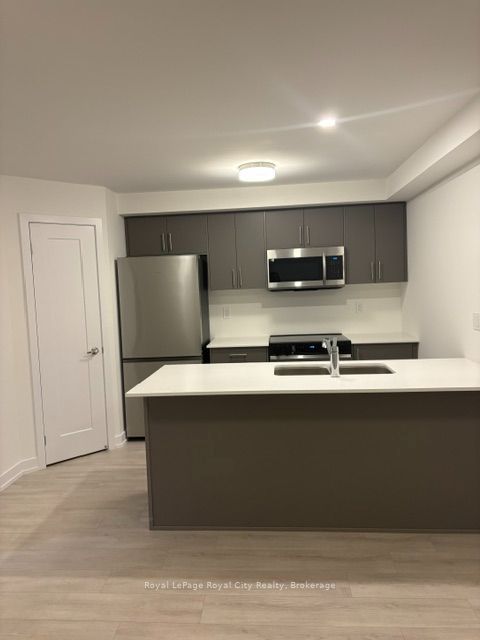 42 Lowes Road W, Guelph, ON N1G 0H4 photo 3