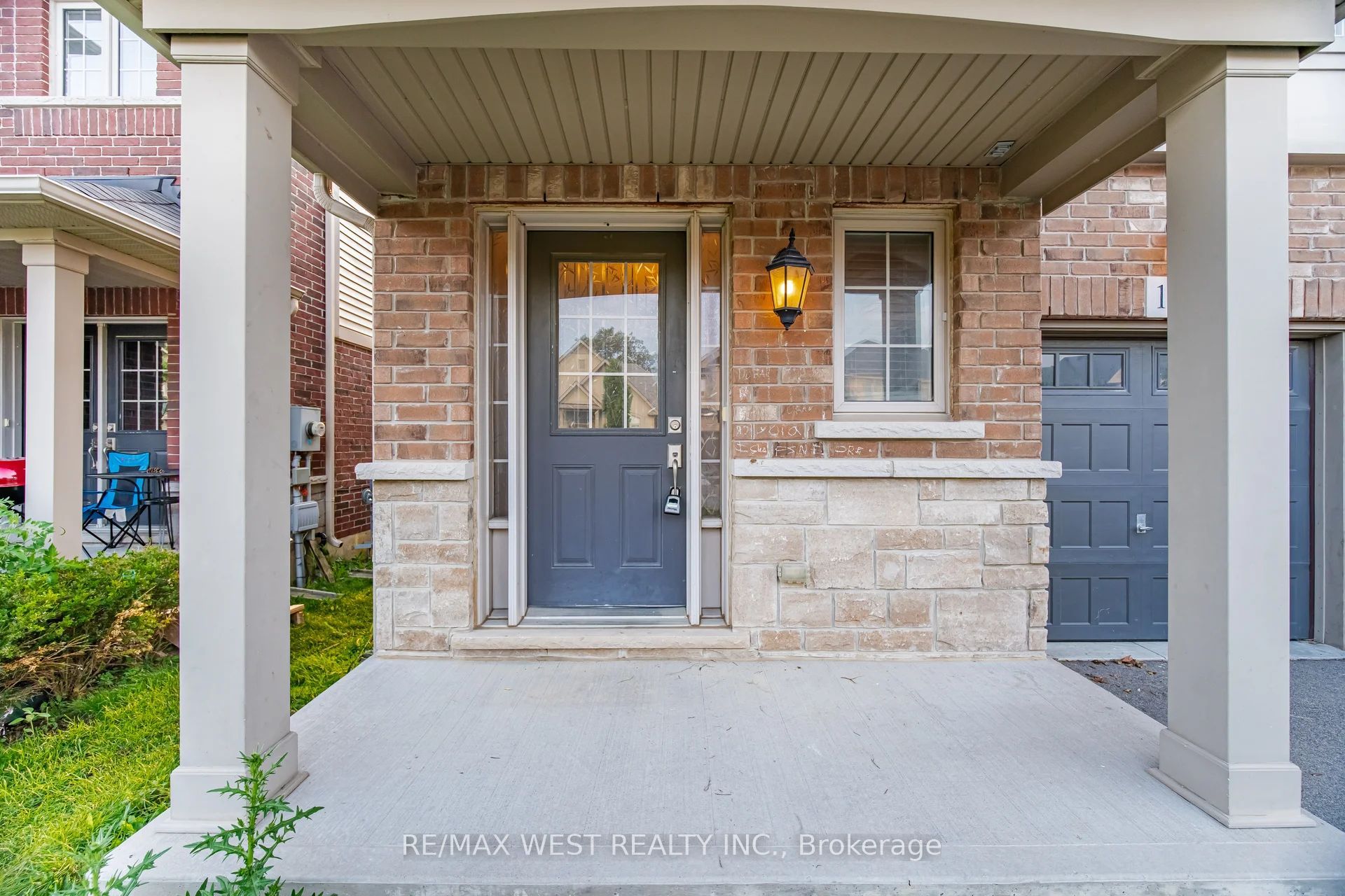 137 Echovalley Drive, Hamilton, ON L8J 0H1 photo 4