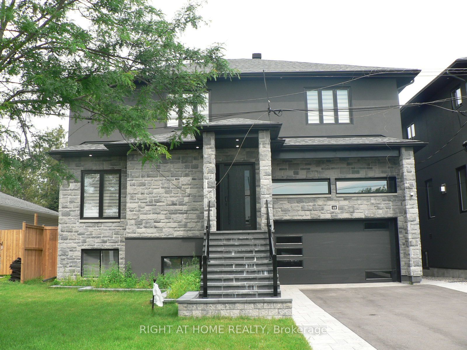 13 Bell Park Street, Stittsville - Munster - Richmond, ON K2S 1J1