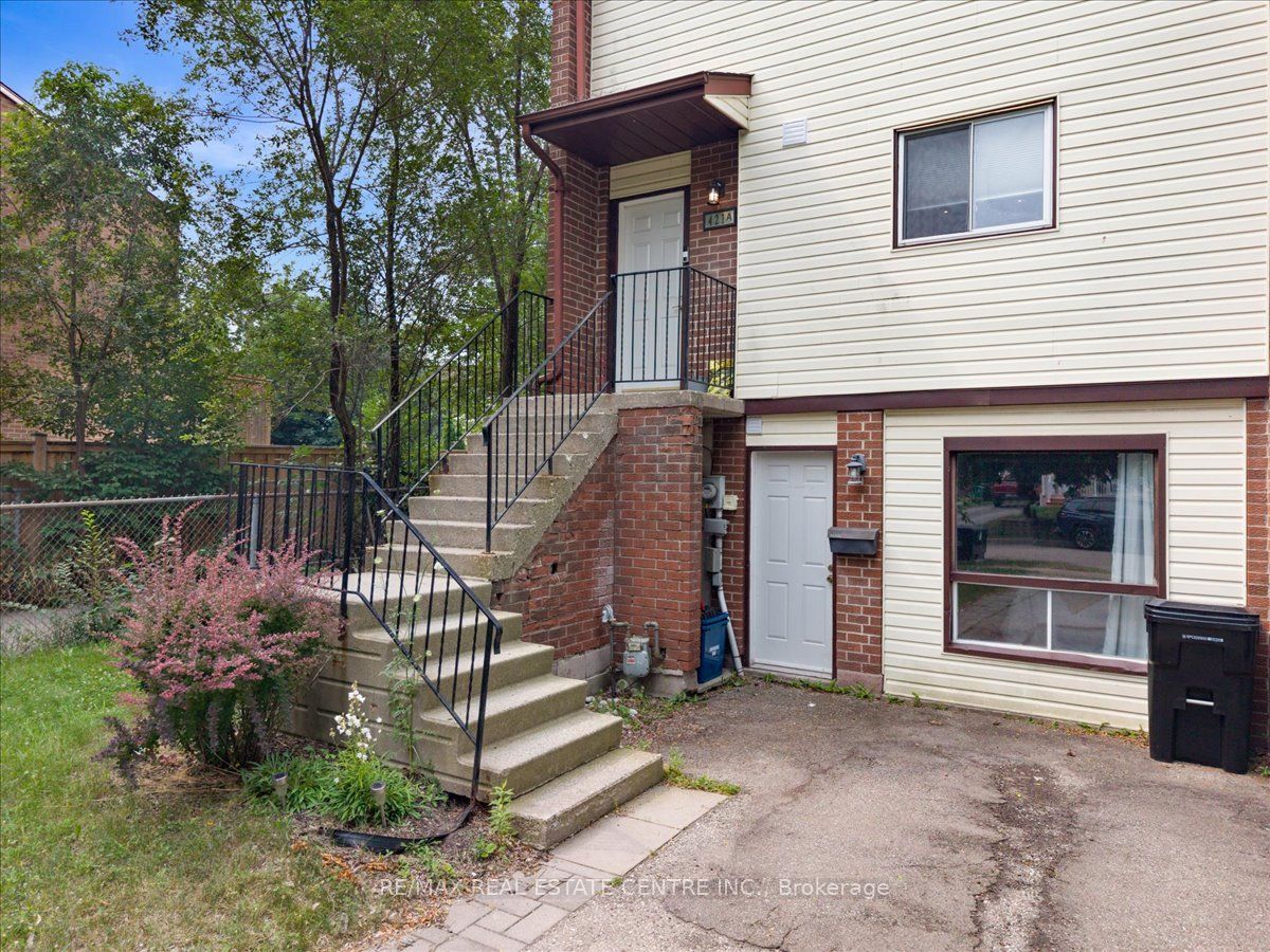 421 Bairstow Crescent, Waterloo, ON N2K 2H7