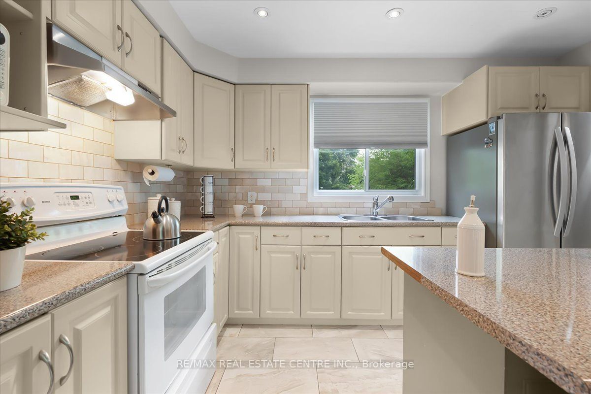 421 Bairstow Crescent, Waterloo, ON N2K 2H7 photo 3