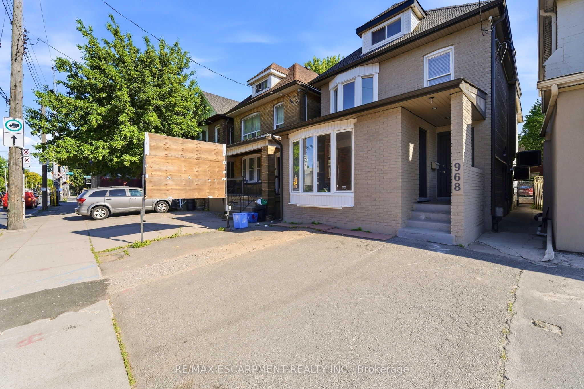 968 MAIN Street E, Hamilton, ON L8M 1M8 photo 2