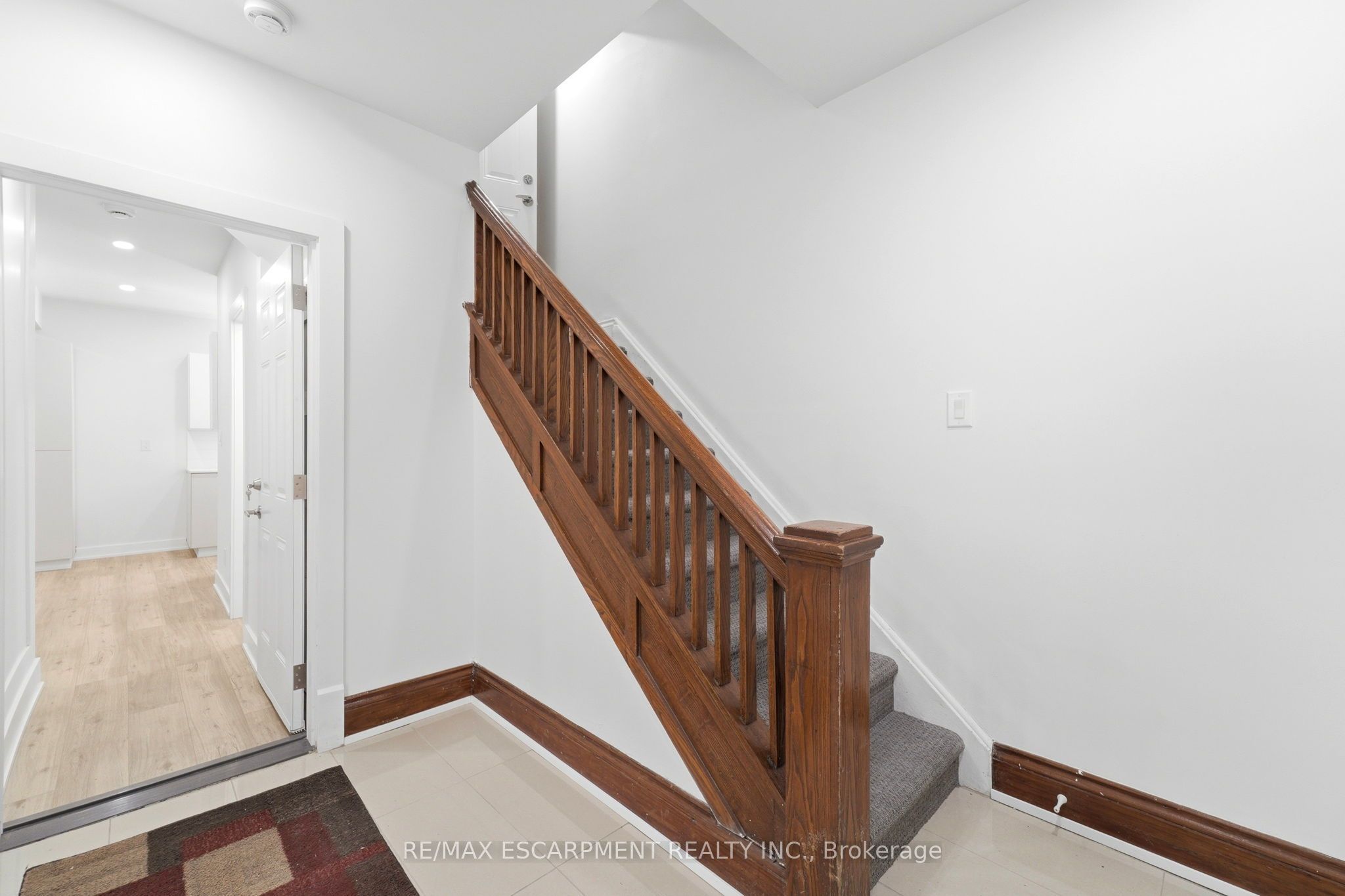 968 MAIN Street E, Hamilton, ON L8M 1M8 photo 3