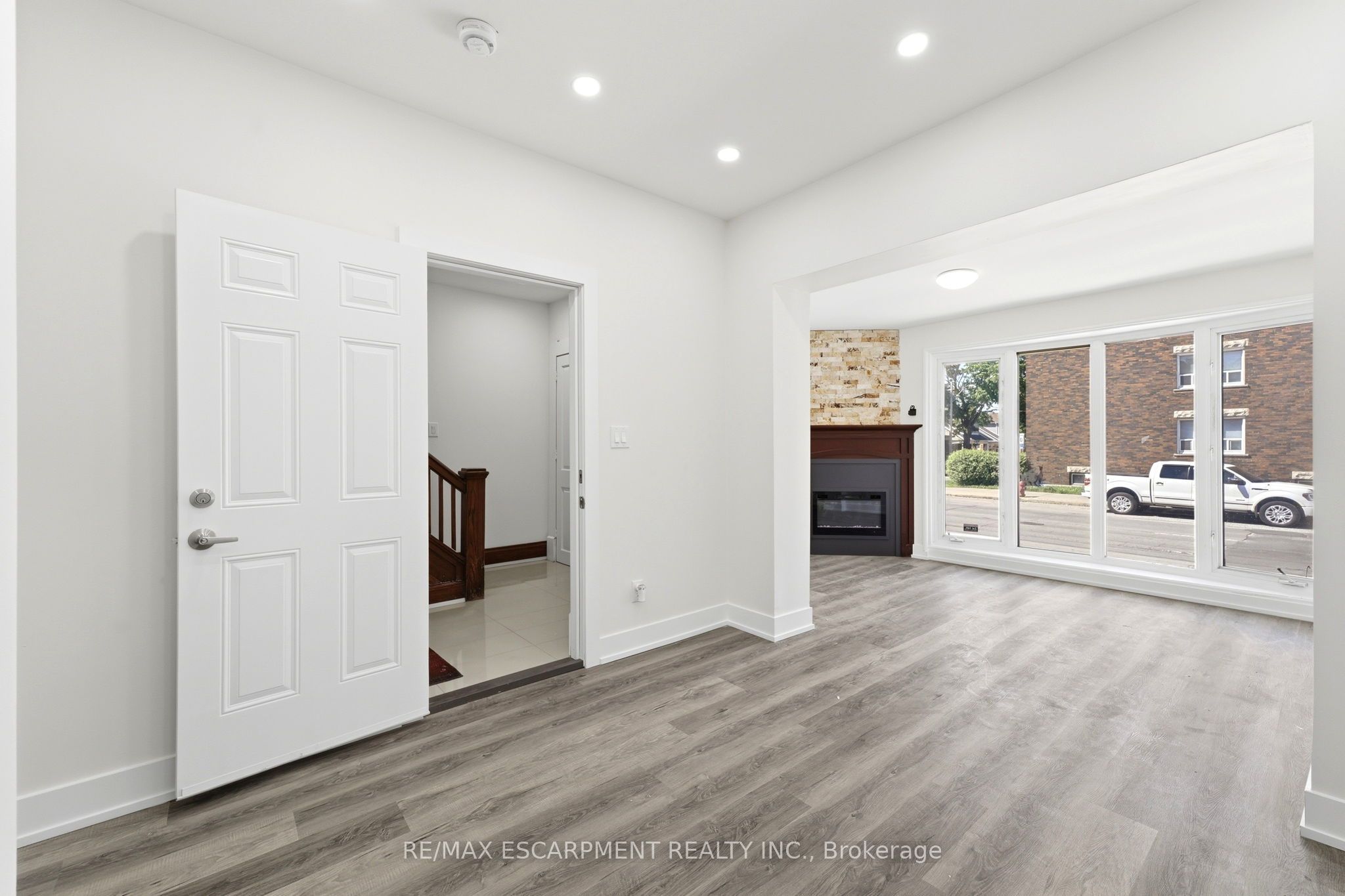 968 MAIN Street E, Hamilton, ON L8M 1M8 photo 5