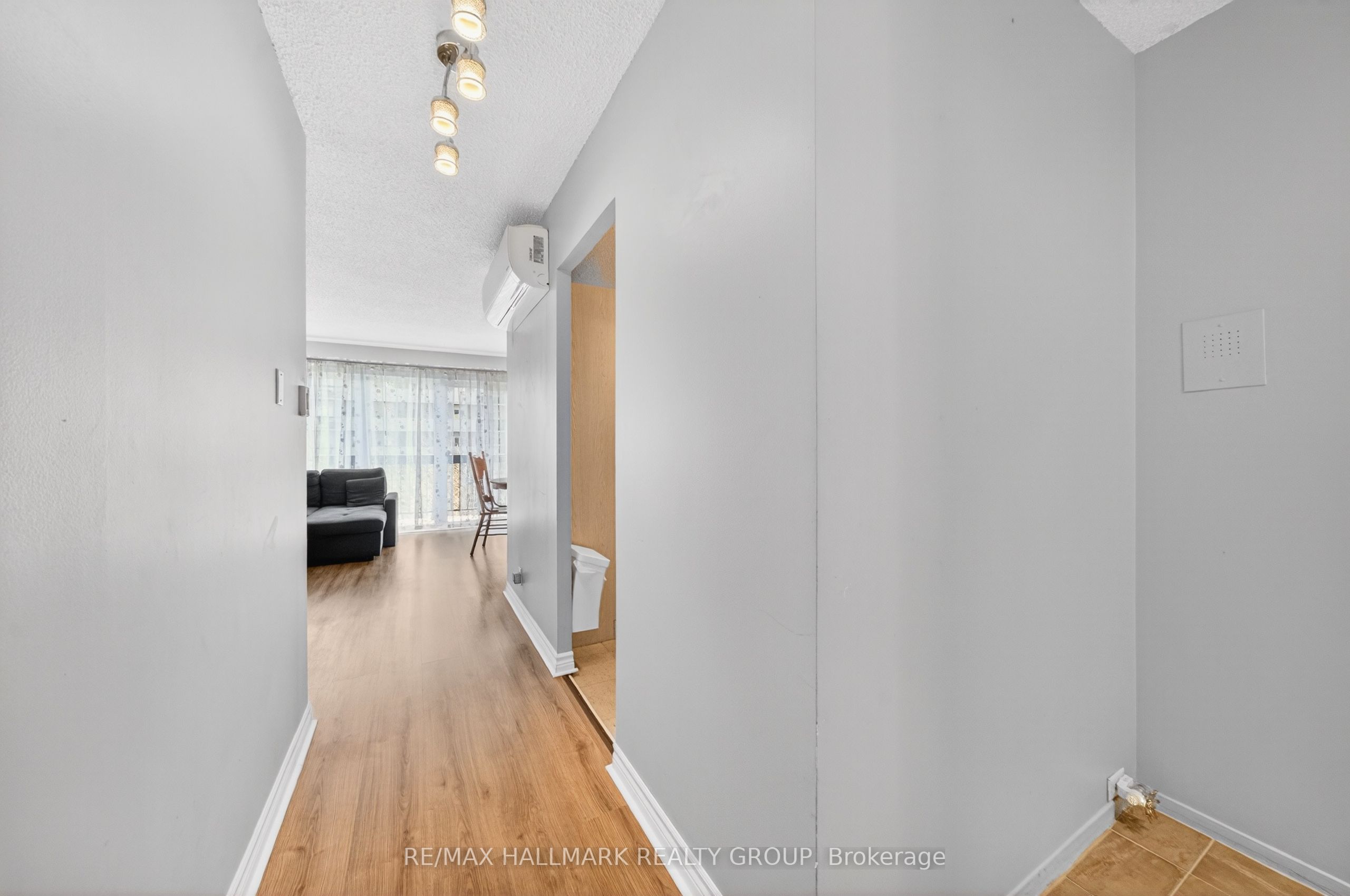158 A McArthur Avenue 404, Vanier and Kingsview Park, ON K1L 7E7 photo 3