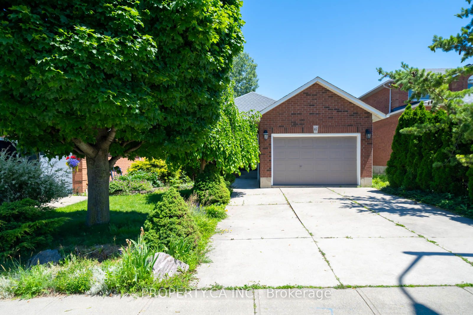 67 Massena Drive, Hamilton, ON L9B 2J3