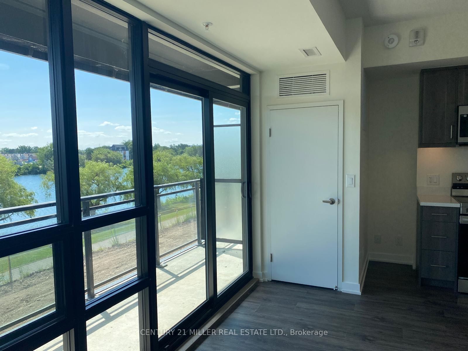350 Prince Charles Drive S 215, Welland, ON L3C 0L6 photo 4