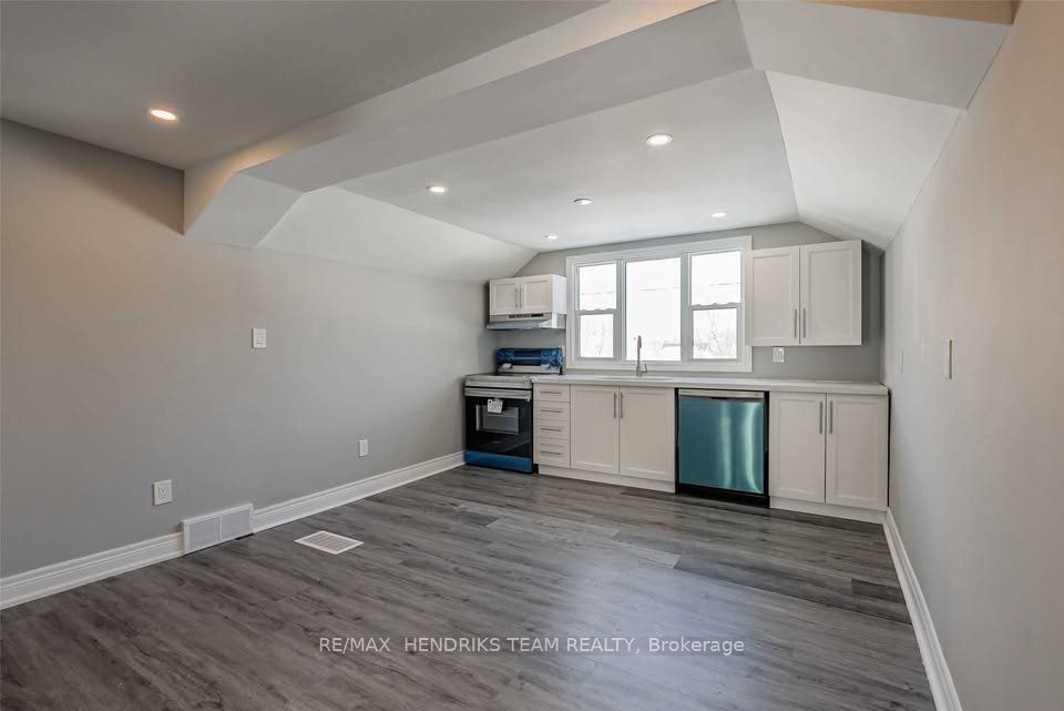 9 Rykert Street Upper Floor, St. Catharines, ON L2S 1J6 photo 2