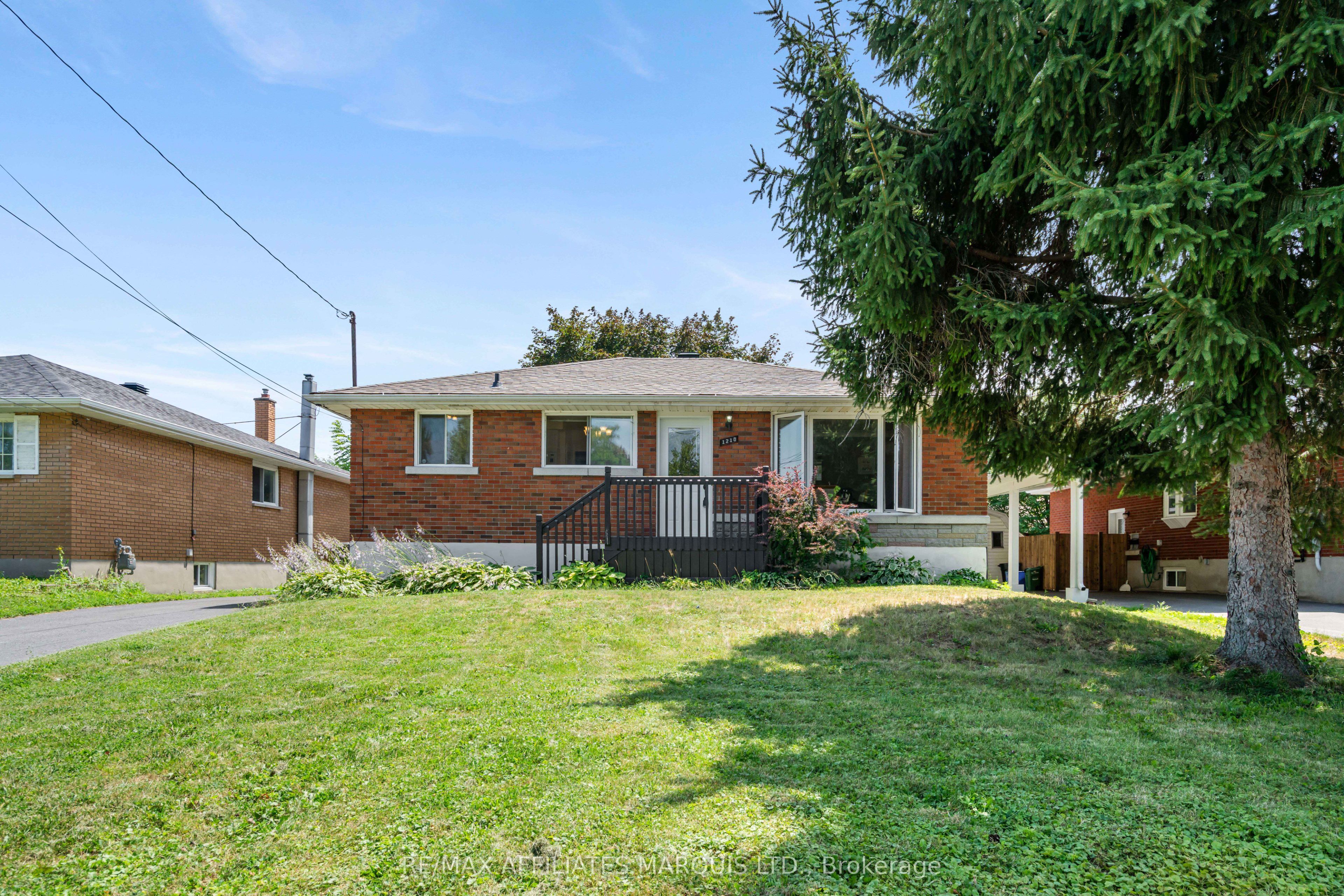 1210 Osborne Avenue, Cornwall, ON K6J 1K9