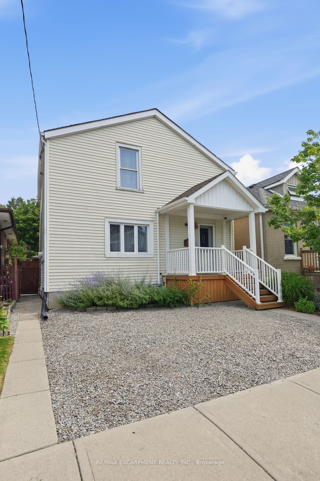 18 Province Street N, Hamilton, ON L8H 4H4 photo 3