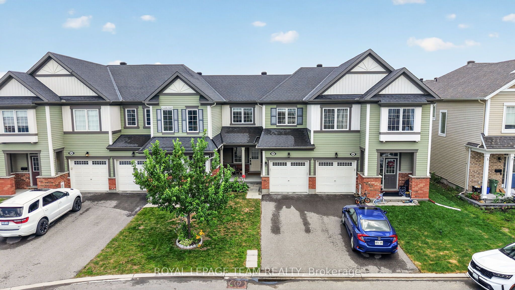90 Buffalograss Crescent, Barrhaven, ON K2J 6H5