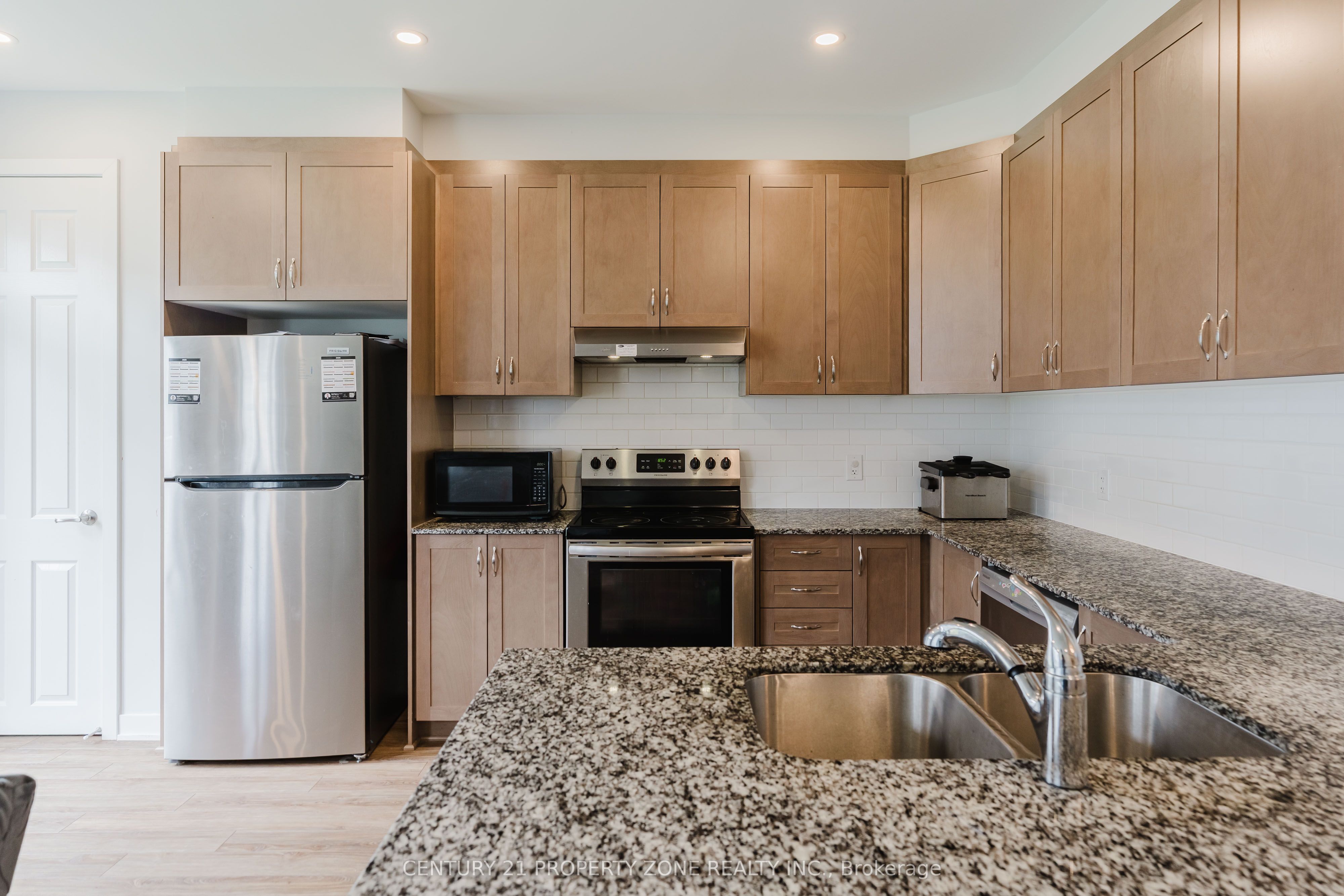 1060 Curraglass Walk, Stittsville - Munster - Richmond, ON K2S 2A4 photo 3