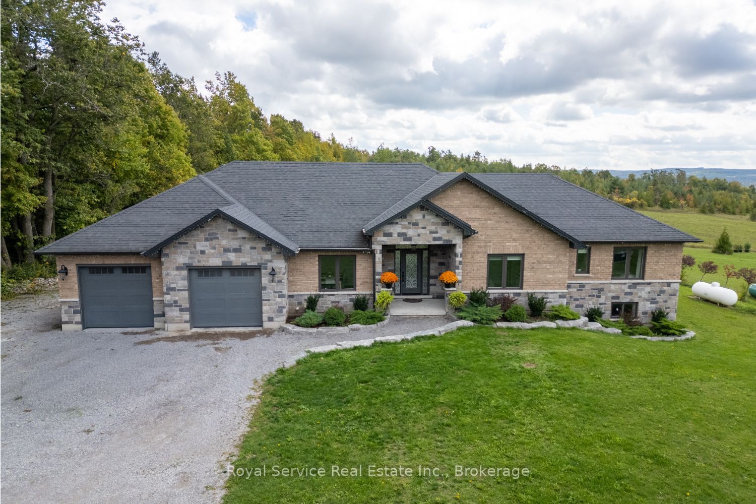 381 Sharpe Line, Cavan Monaghan, ON L0A 1C0 photo 3