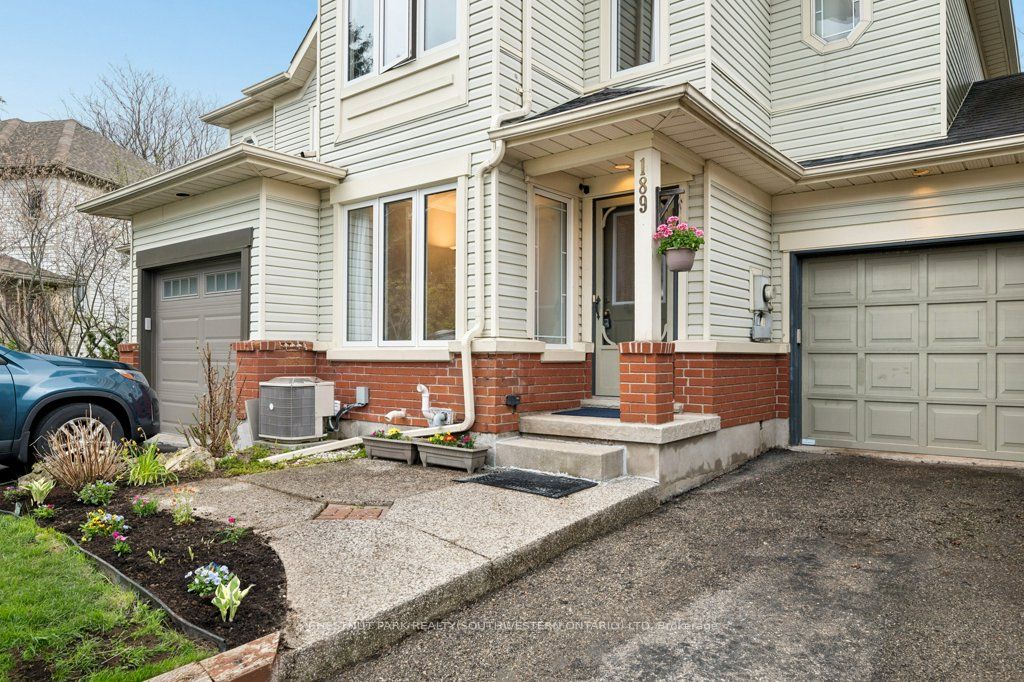 189 Shadow Wood Court, Waterloo, ON N2K 3W4 photo 2