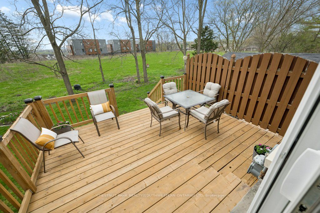 189 Shadow Wood Court, Waterloo, ON N2K 3W4 photo 3