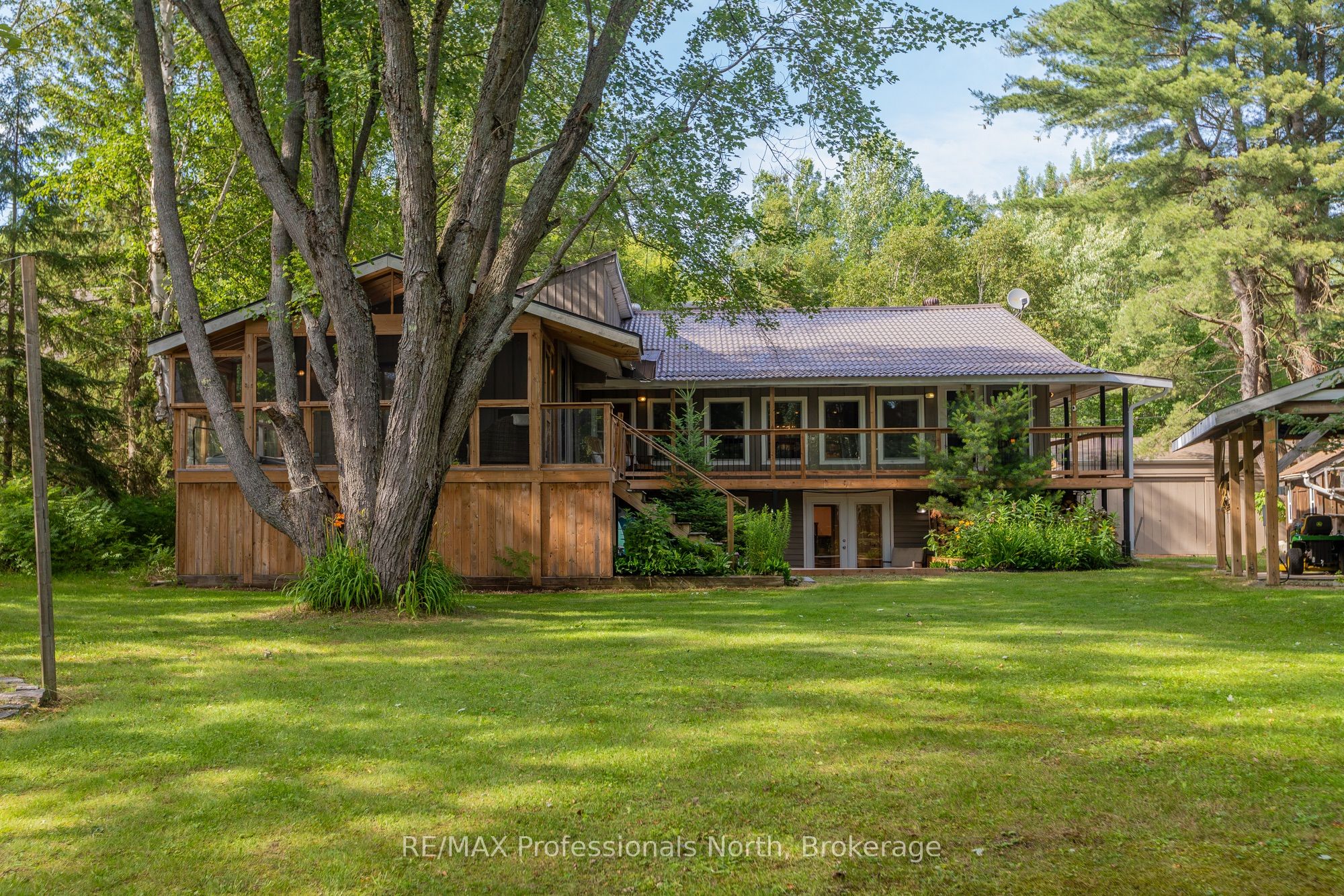 55 GLEN ACRES Road, Huntsville, ON P1H 1N6