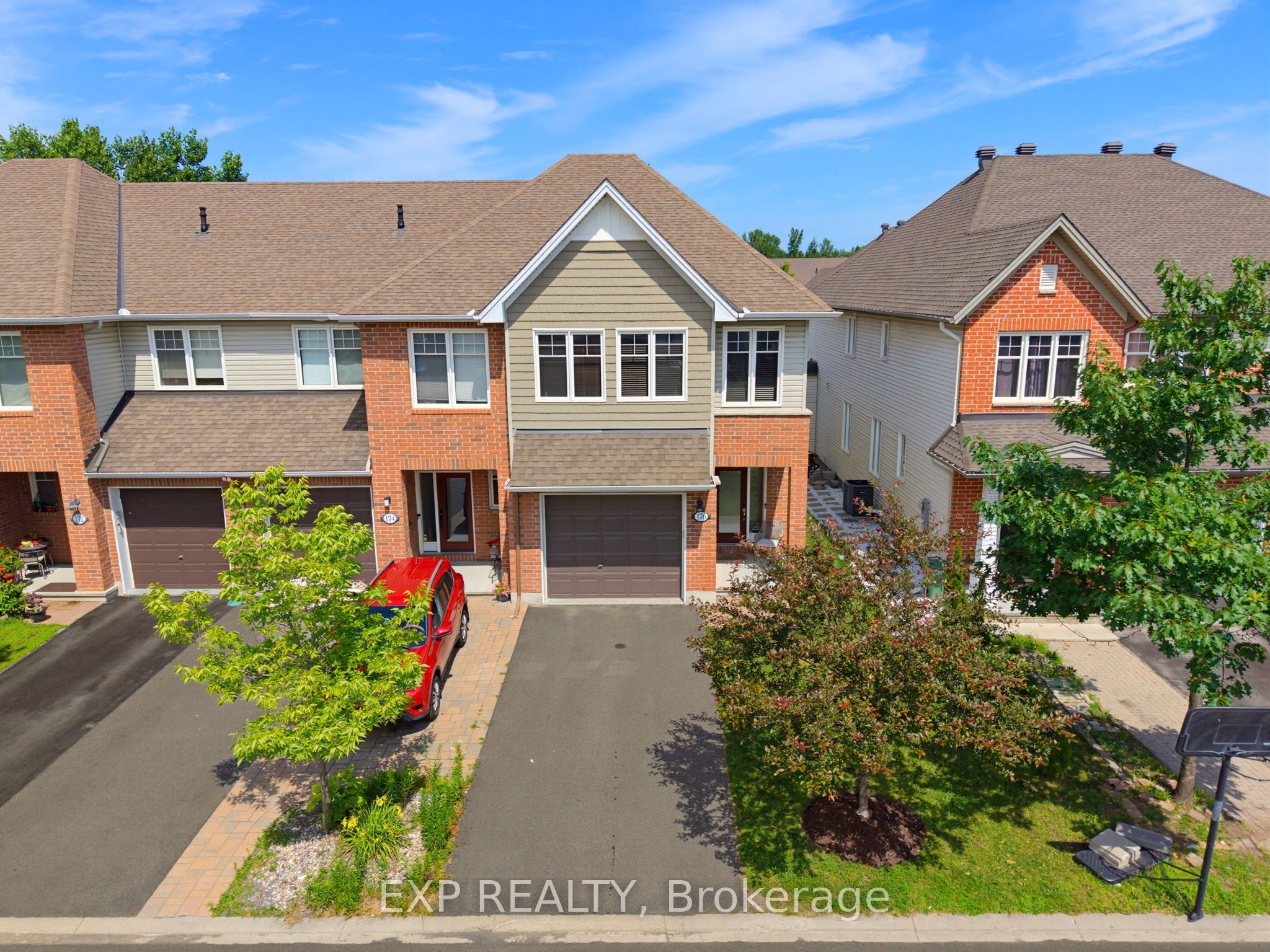 176 Manorwood Crescent, Blossom Park - Airport and Area, ON K1T 3T8