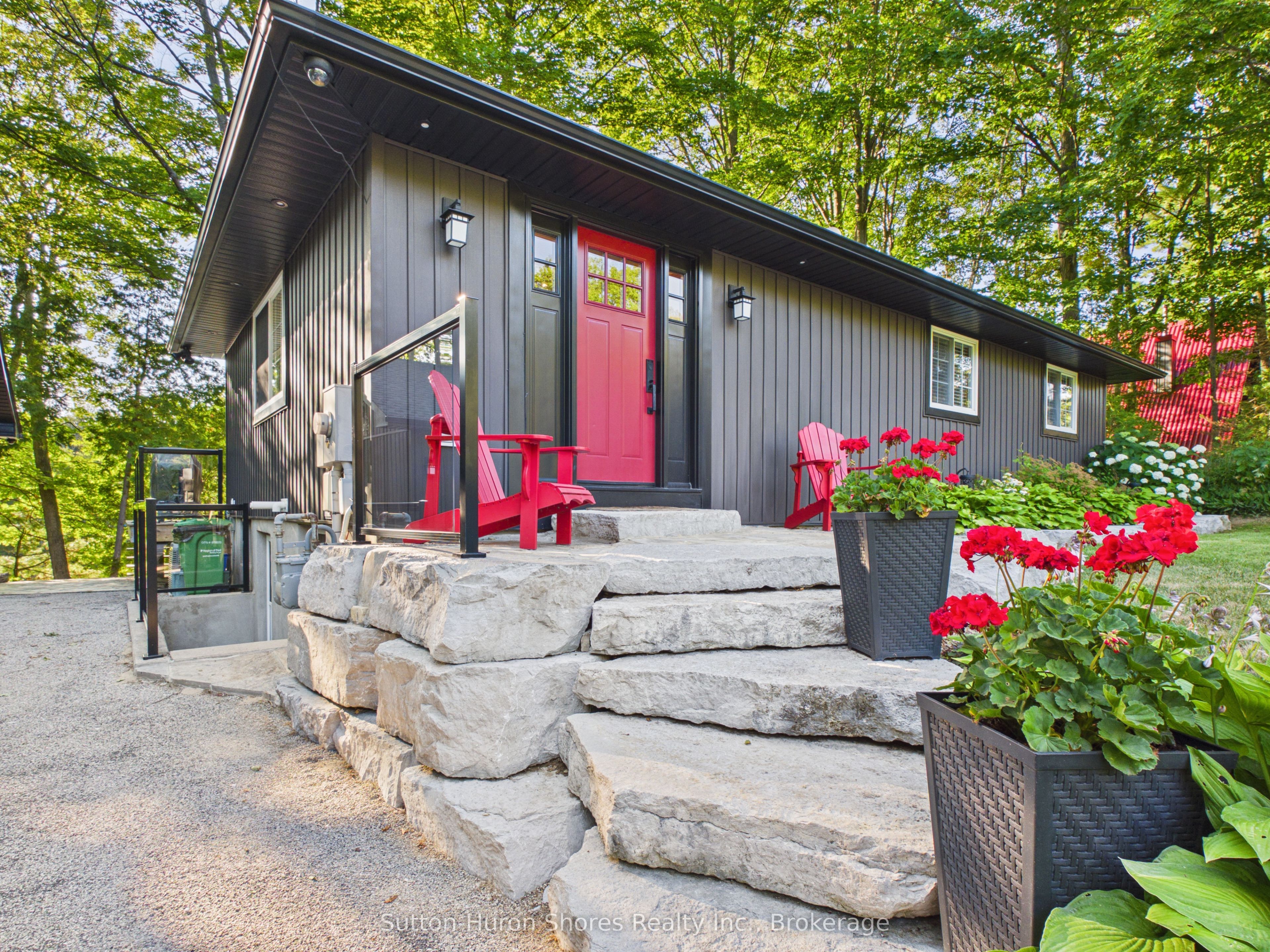 1264 Sauble Falls Road, South Bruce Peninsula, ON N0H 2G0 photo 2