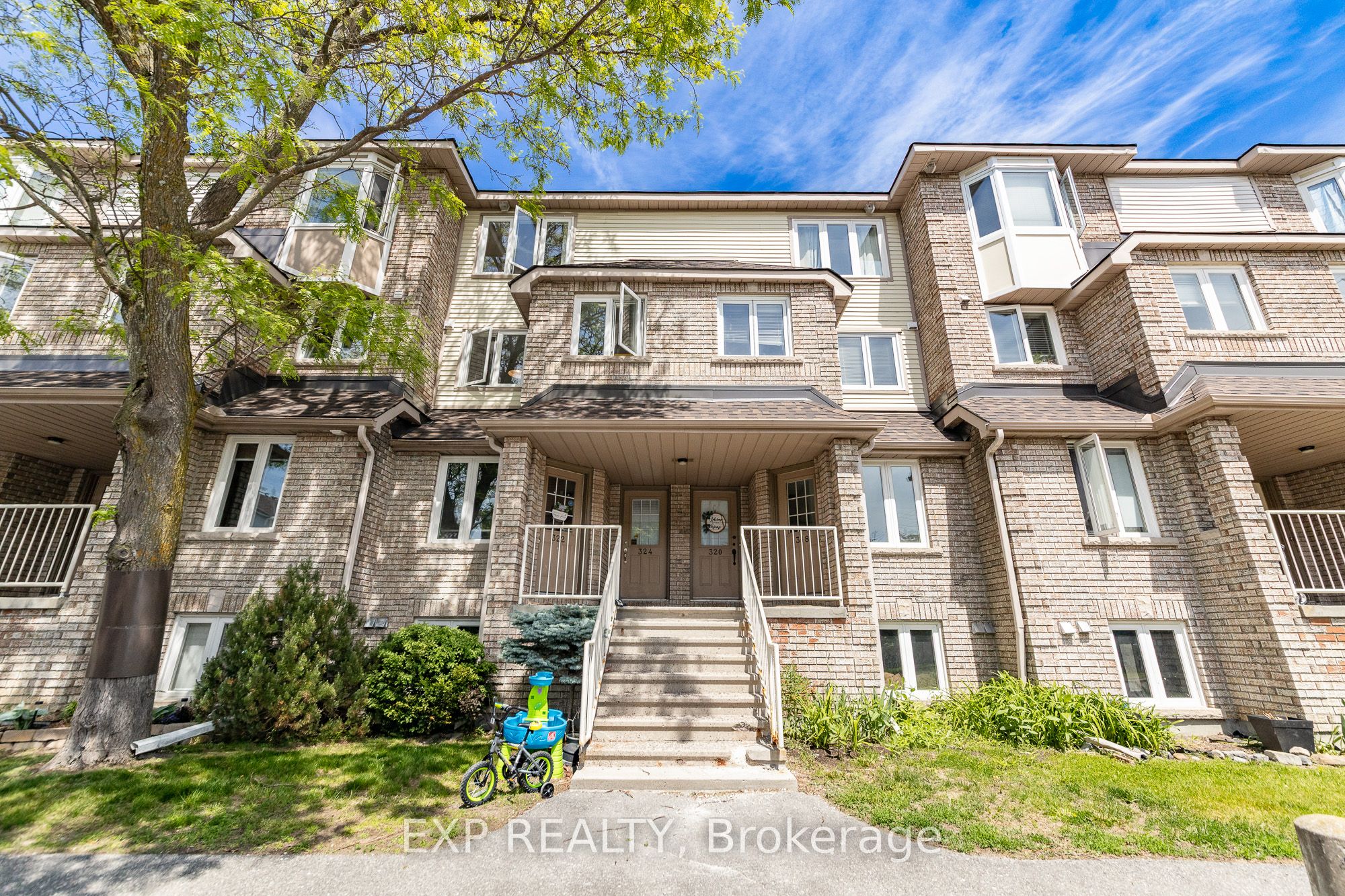 324 Briston Private, Hunt Club - South Keys and Area, ON K1G 5R2 photo 2