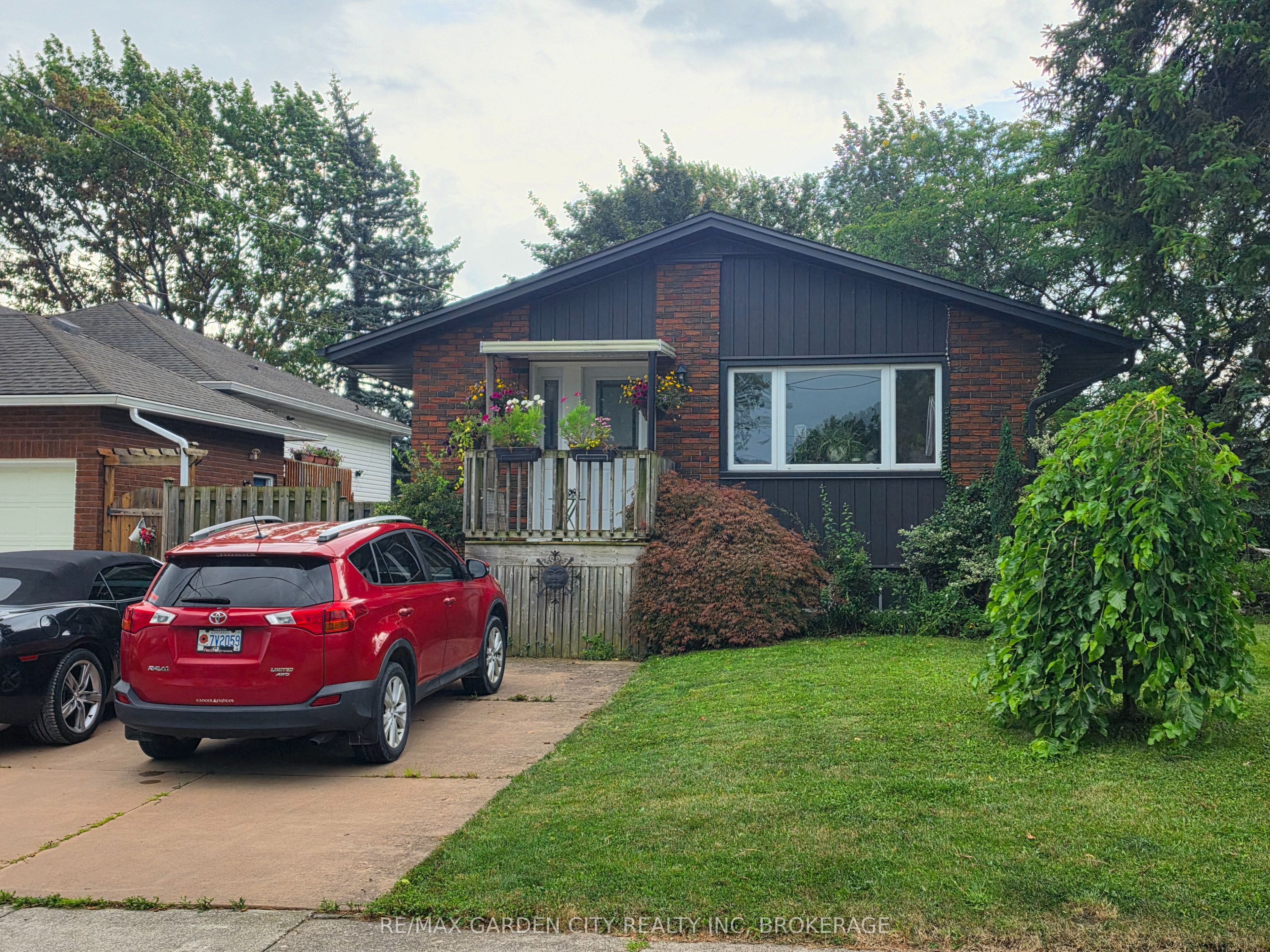 49 Ursula Avenue, St. Catharines, ON L2T 1T2