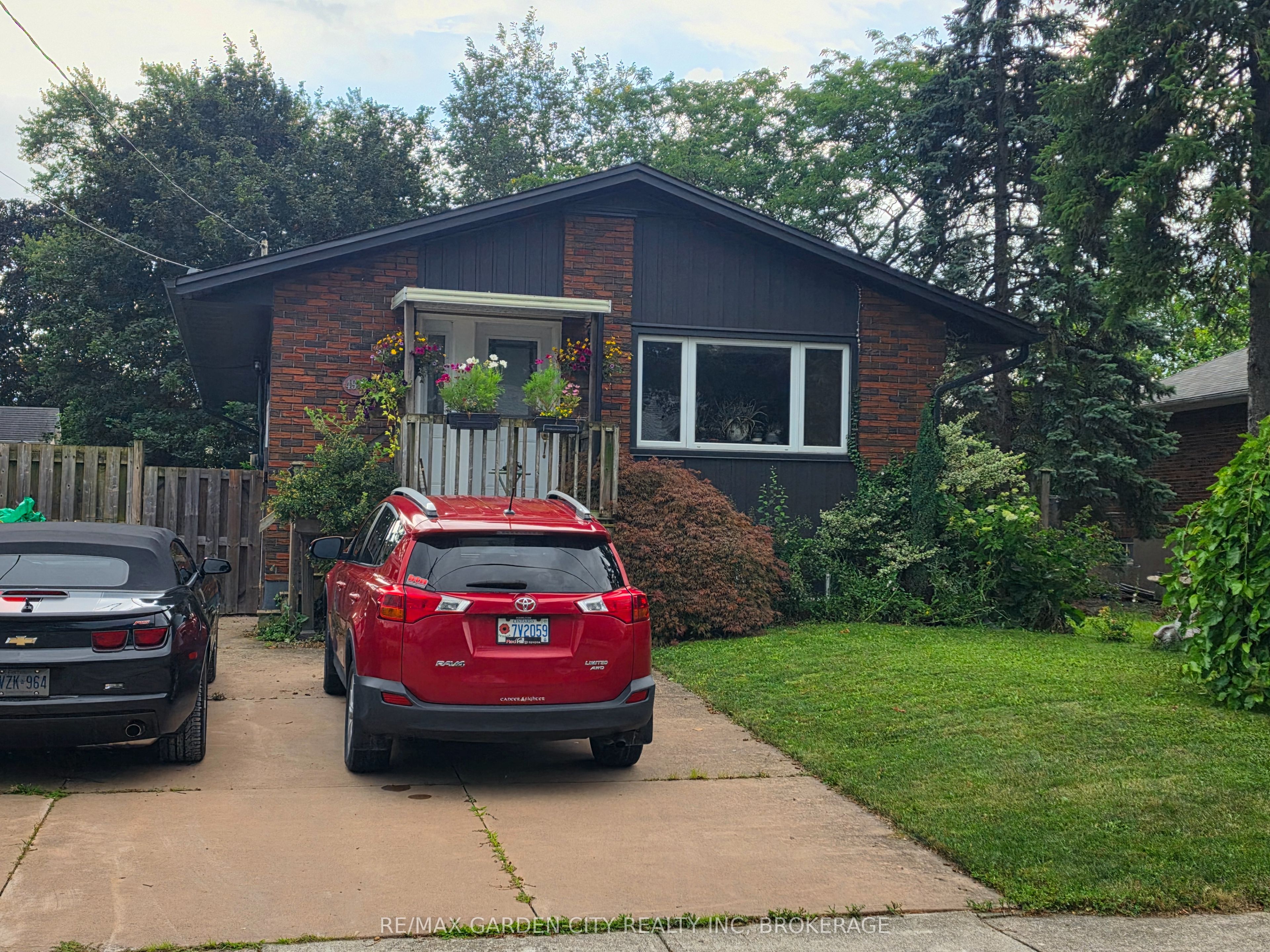 49 Ursula Avenue, St. Catharines, ON L2T 1T2 photo 2