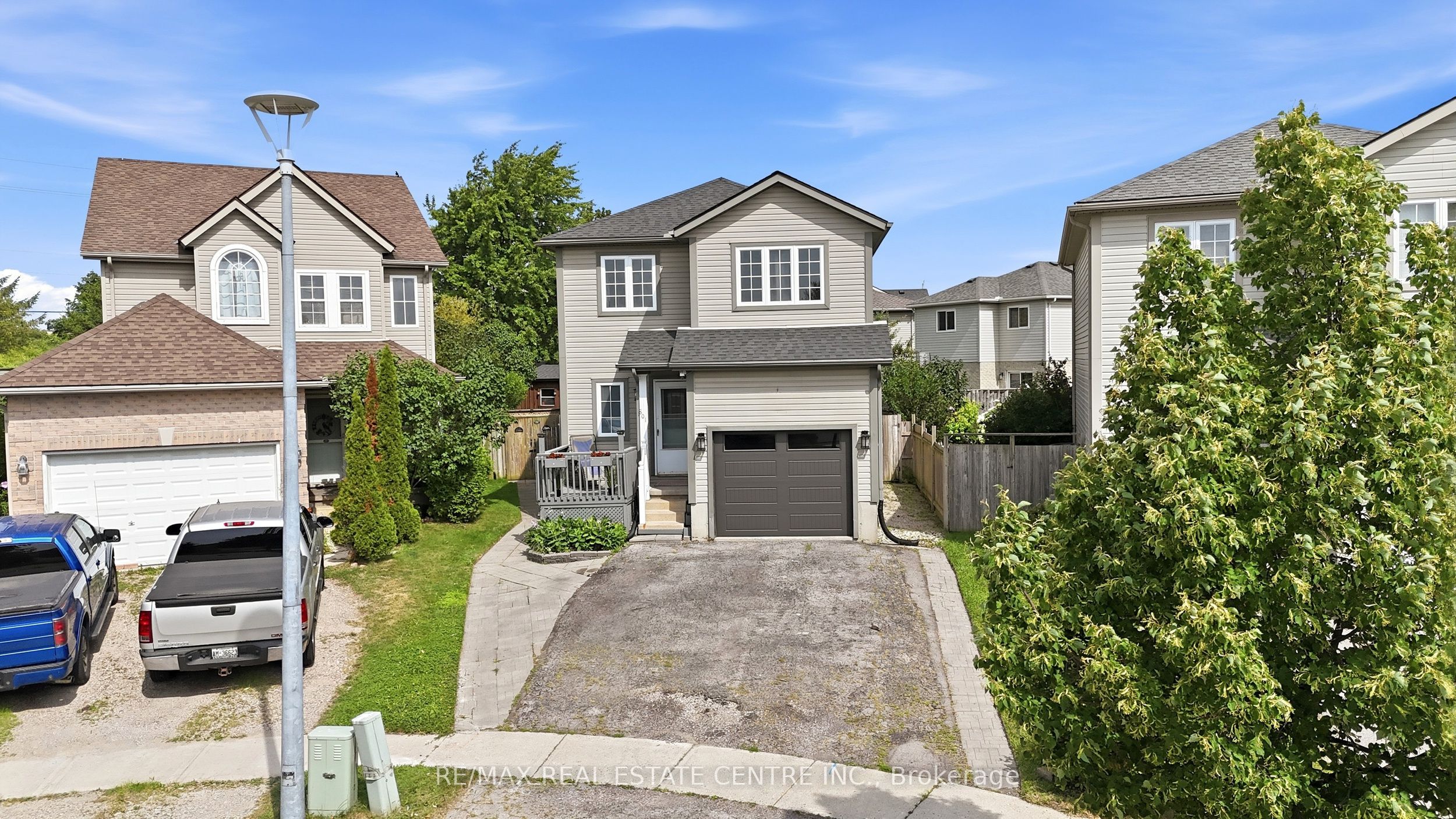 801 Hunters Gate Crescent, Woodstock, ON N4V 1G3
