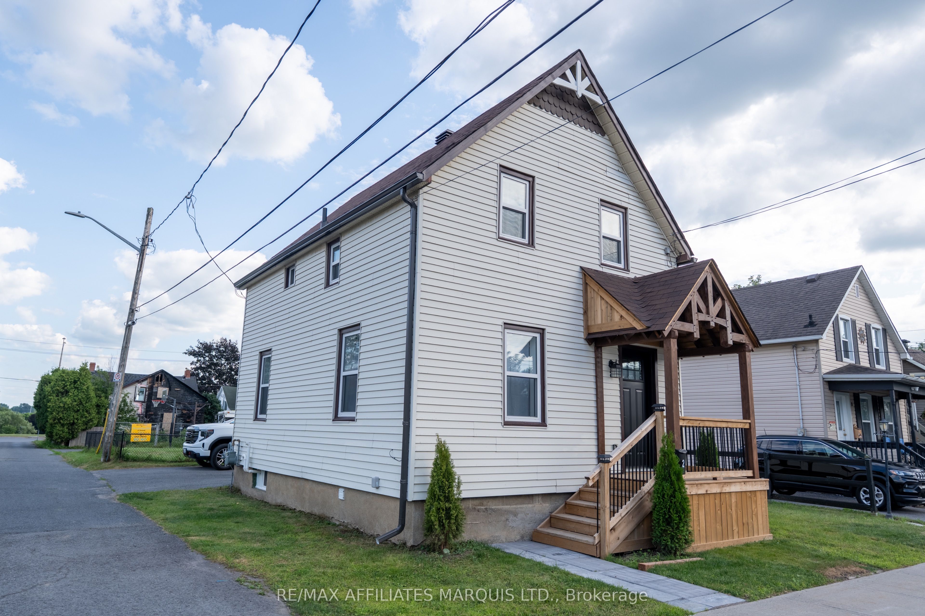 2 Whitehead Avenue, Cornwall, ON K6J 1B1 photo 2
