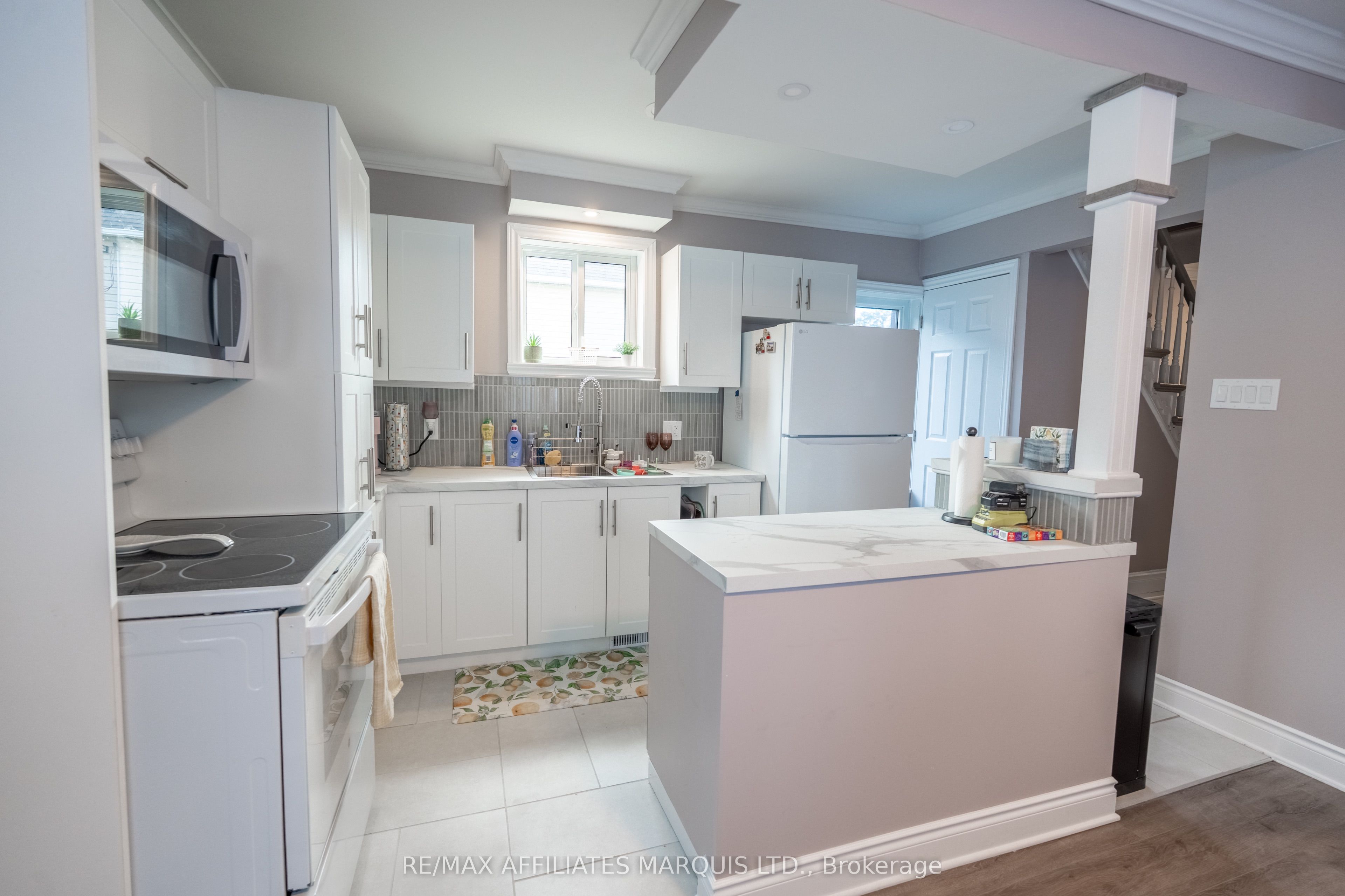 2 Whitehead Avenue, Cornwall, ON K6J 1B1 photo 3