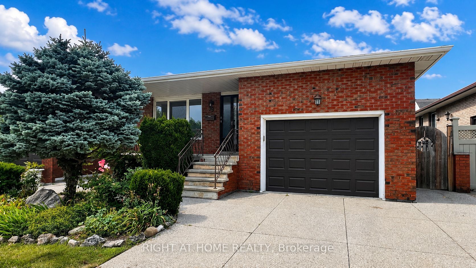 39 Lisgar Court UPPER, Hamilton, ON L8T 4Y4