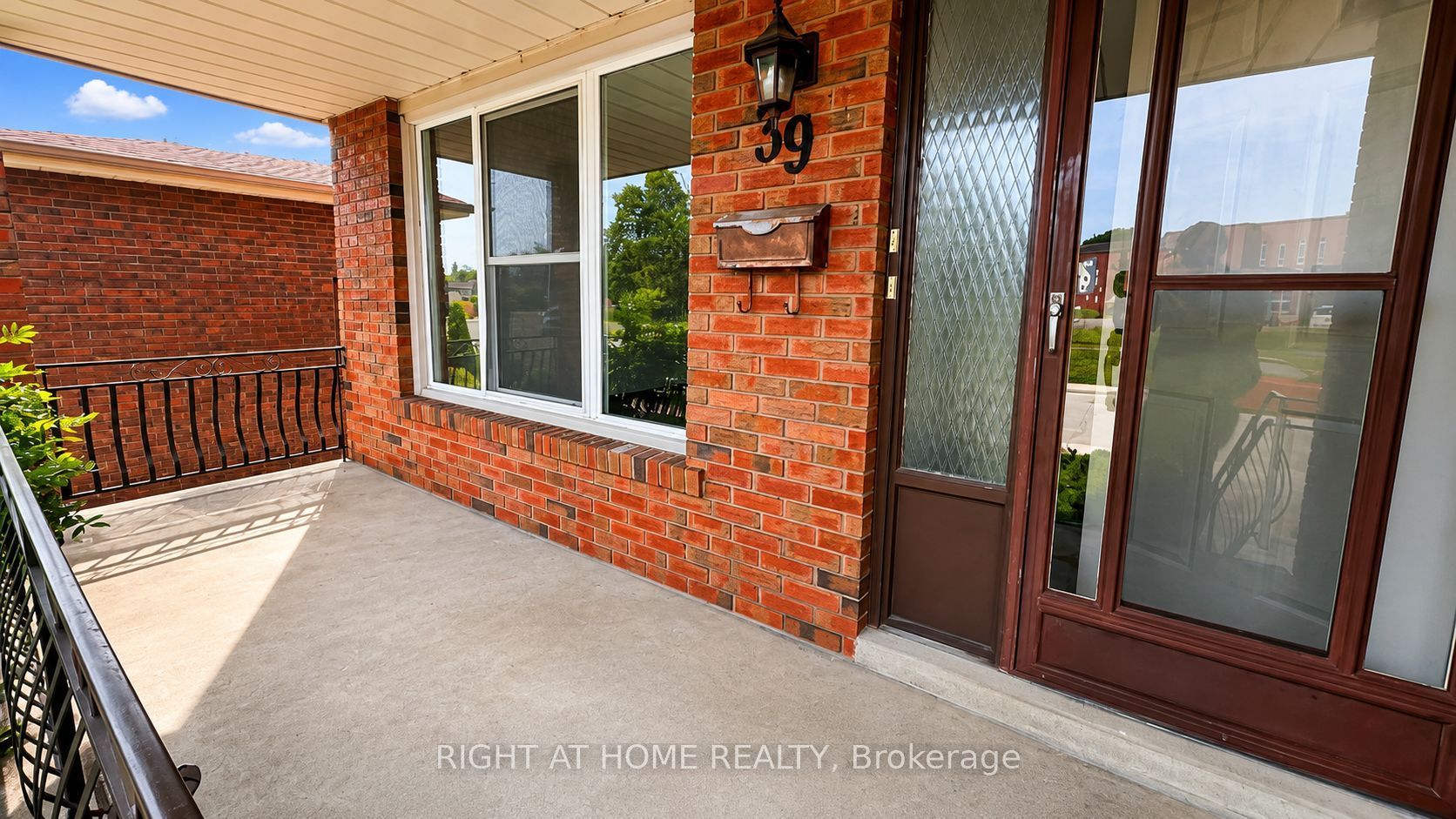 39 Lisgar Court UPPER, Hamilton, ON L8T 4Y4 photo 2