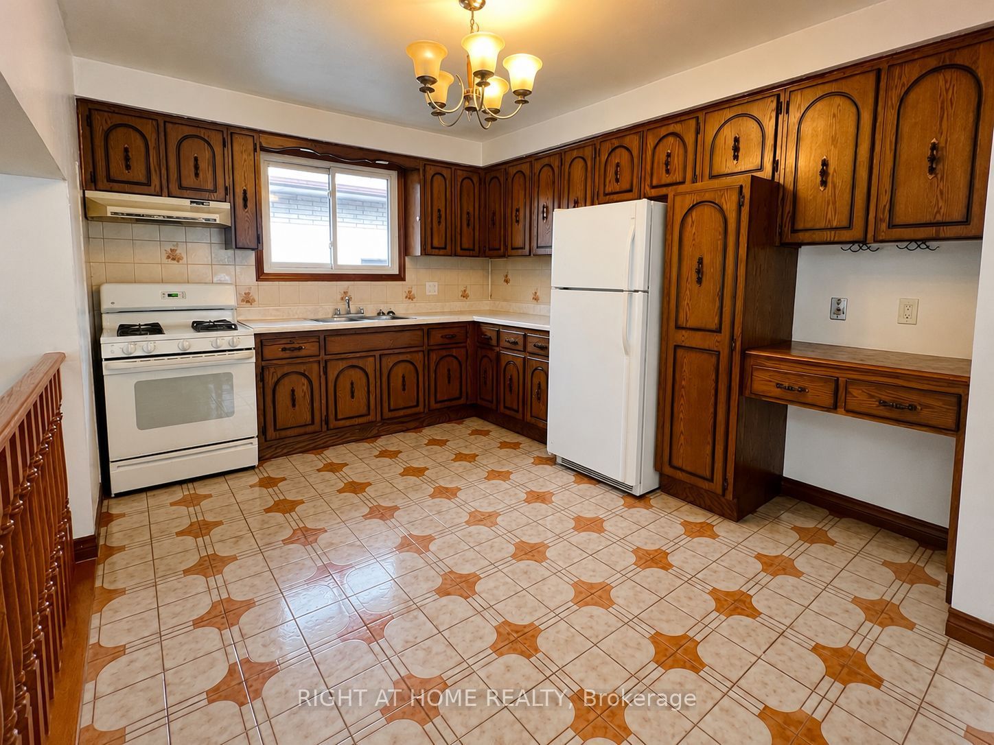 39 Lisgar Court UPPER, Hamilton, ON L8T 4Y4 photo 3