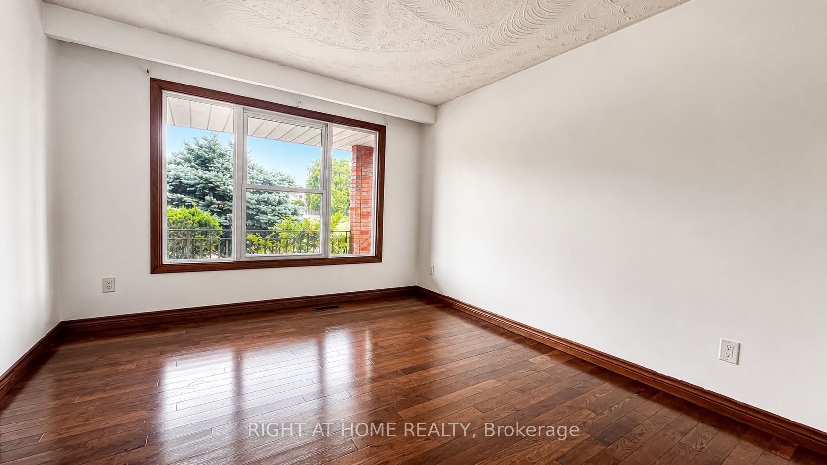 39 Lisgar Court UPPER, Hamilton, ON L8T 4Y4 photo 4