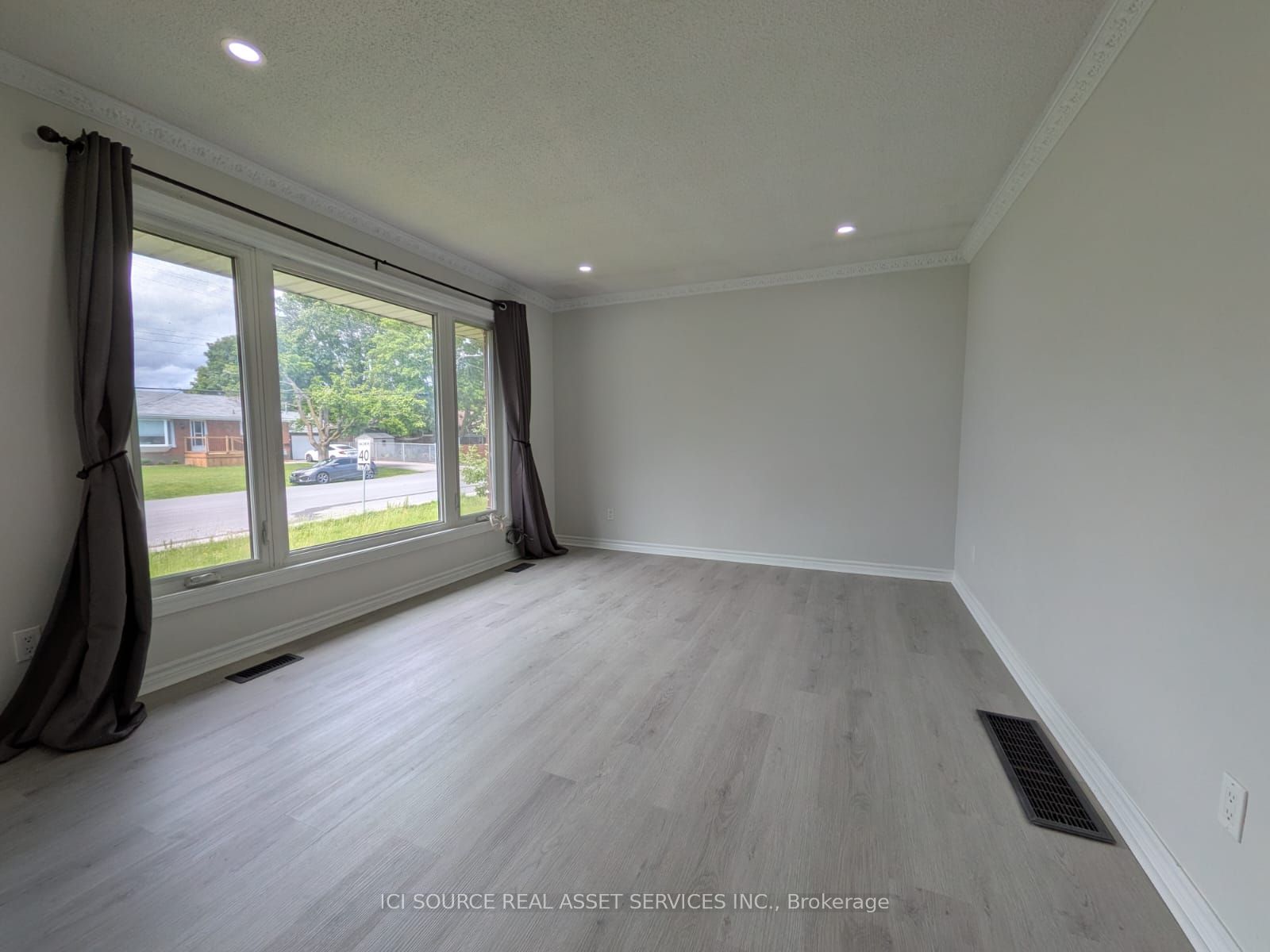 21 Parkdale Drive A - Upper, Belleville, ON K8P 2P3 photo 3
