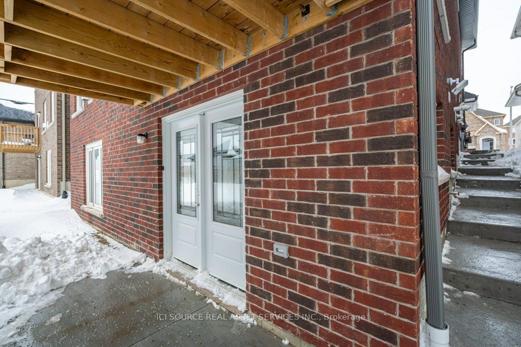 509 Clayton Avenue B, Peterborough, ON K9K 0H6 photo 2