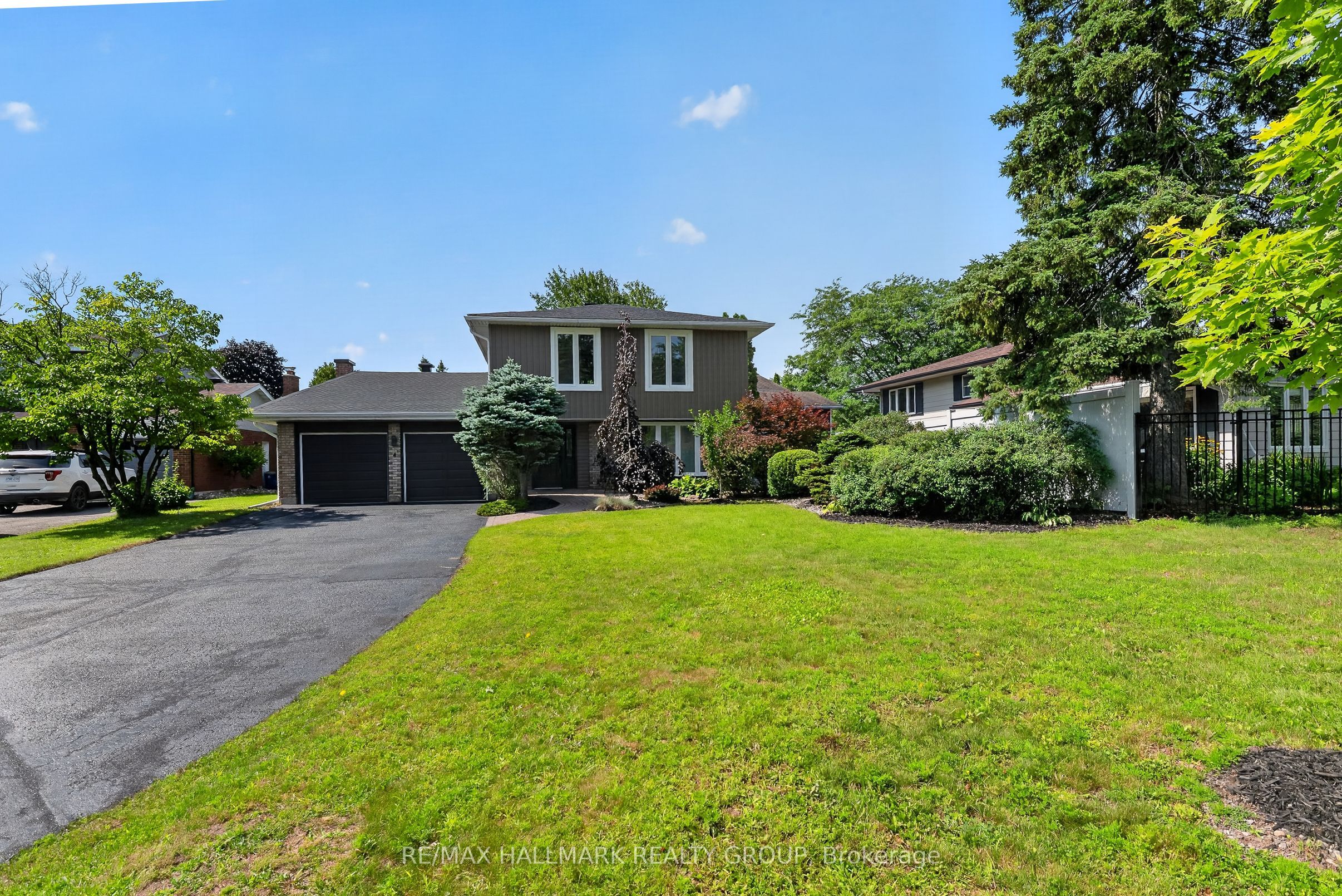4 Claret Court, Hunt Club - Windsor Park Village and Area, ON K1V 9C4
