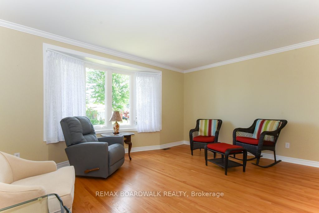 1392 Chartrand Avenue, Orleans - Cumberland and Area, ON K1E 1H8 photo 4