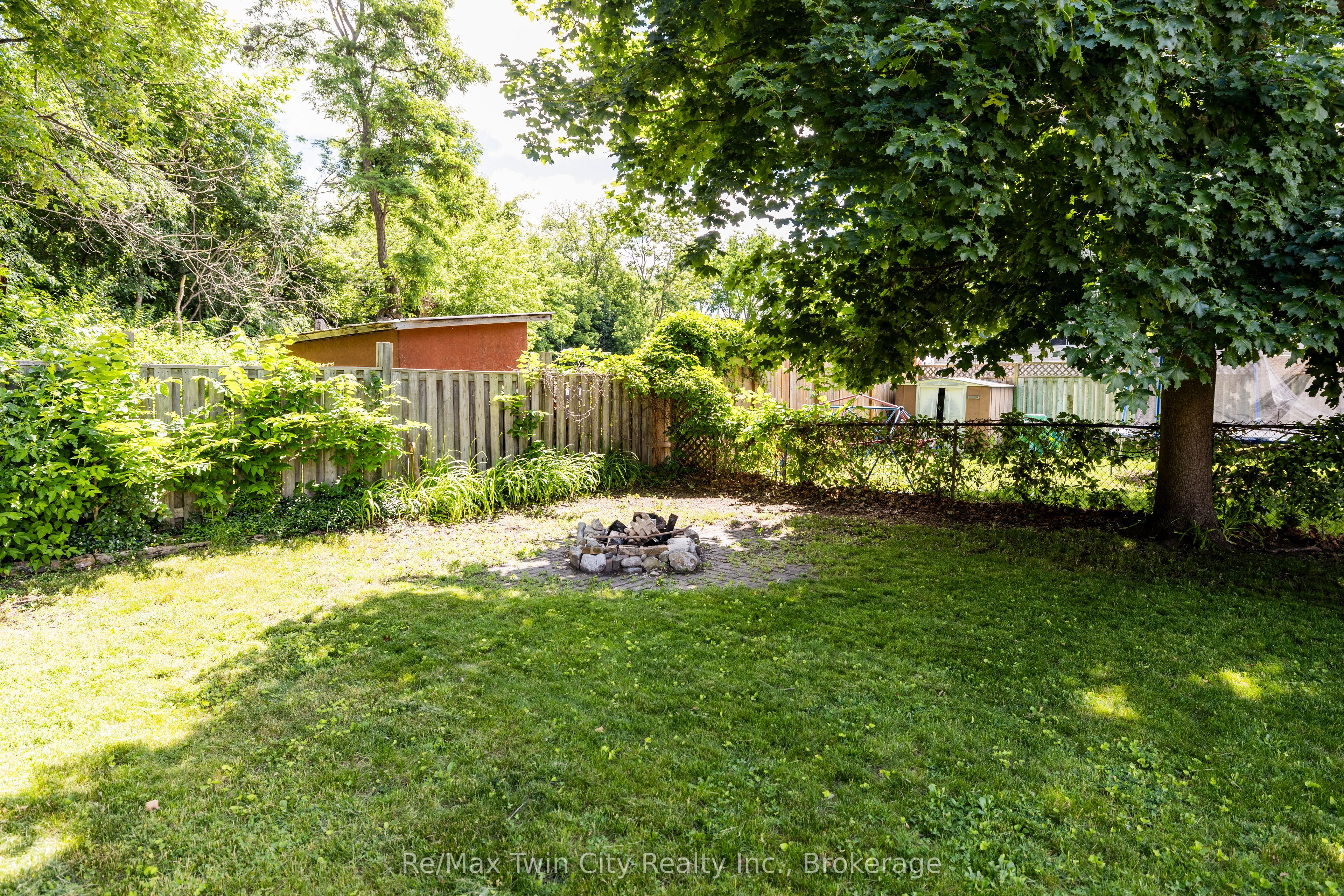 175 Albion Street, Brantford, ON N3T 3N1 photo 3