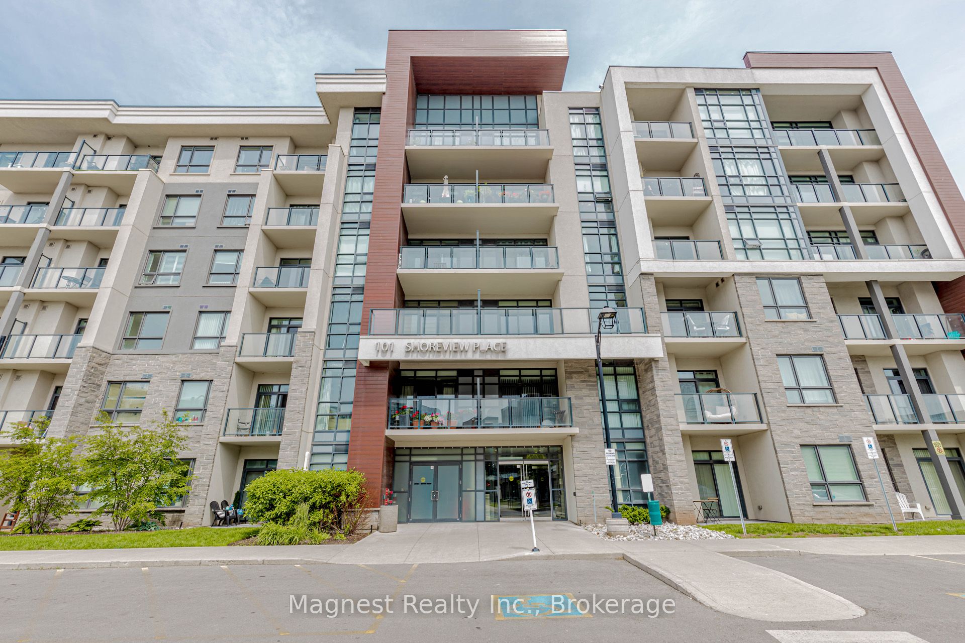101 Shoreview Place 326, Hamilton, ON L8E 0K2 photo 3