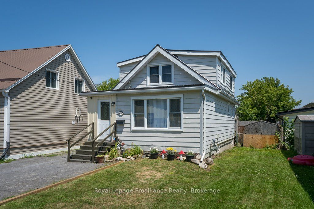 29 Pelham Street, Quinte West, ON K8V 5A8 photo 2