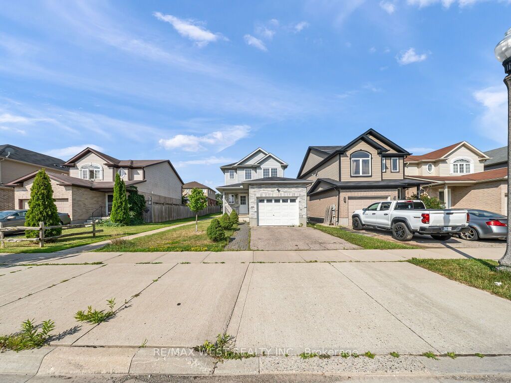 1369 Old Zeller Drive, Kitchener, ON N2A 0C6 photo 2