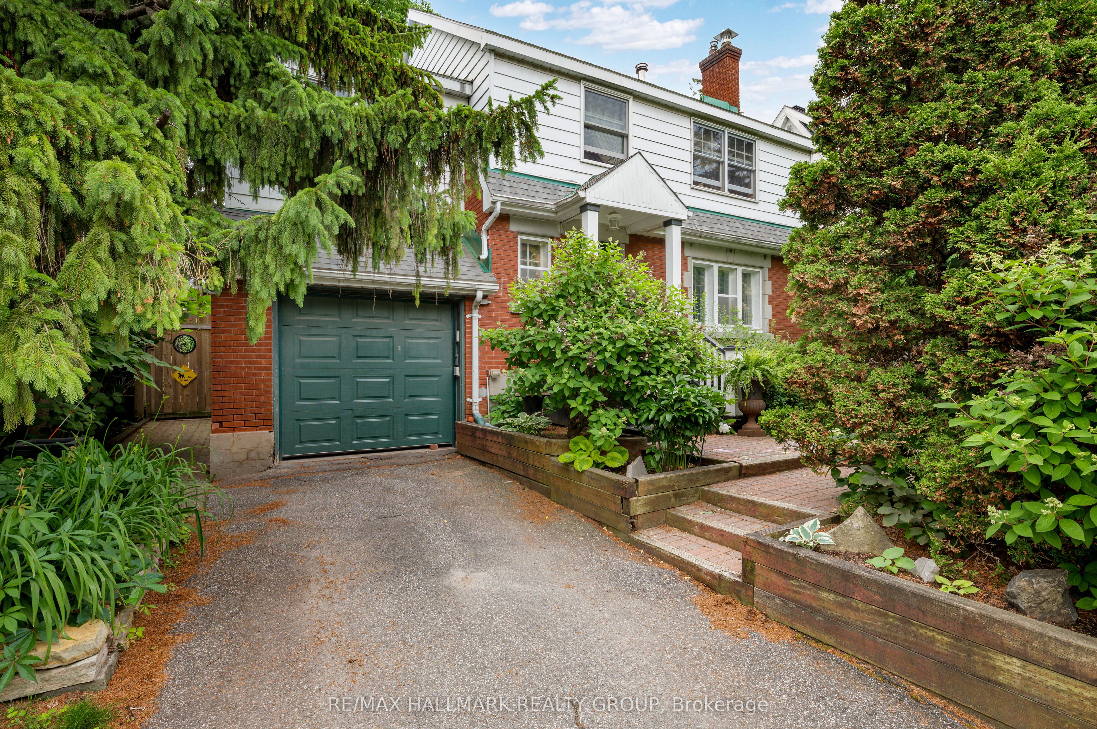 8 Ruskin Street, Dows Lake - Civic Hospital and Area, ON K1Y 4A6