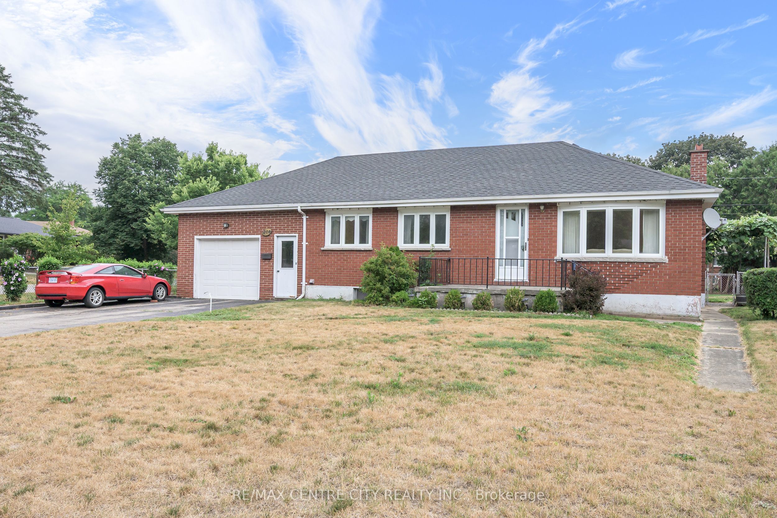 208 NIAGARA Street, London East, ON N5W 1R6 photo 2