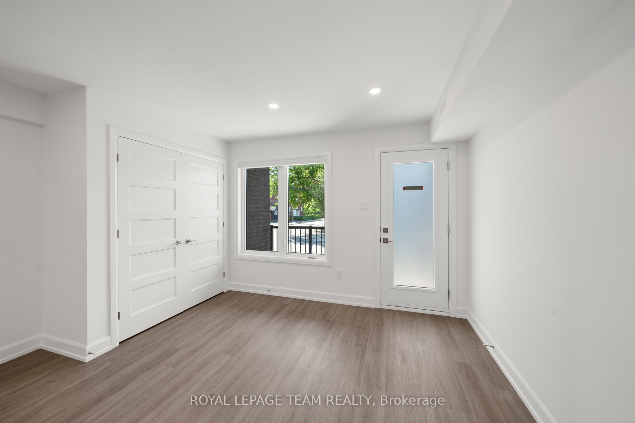 998 Hollington Street Main, Carlington - Central Park, ON K1Z 6K6 photo 3