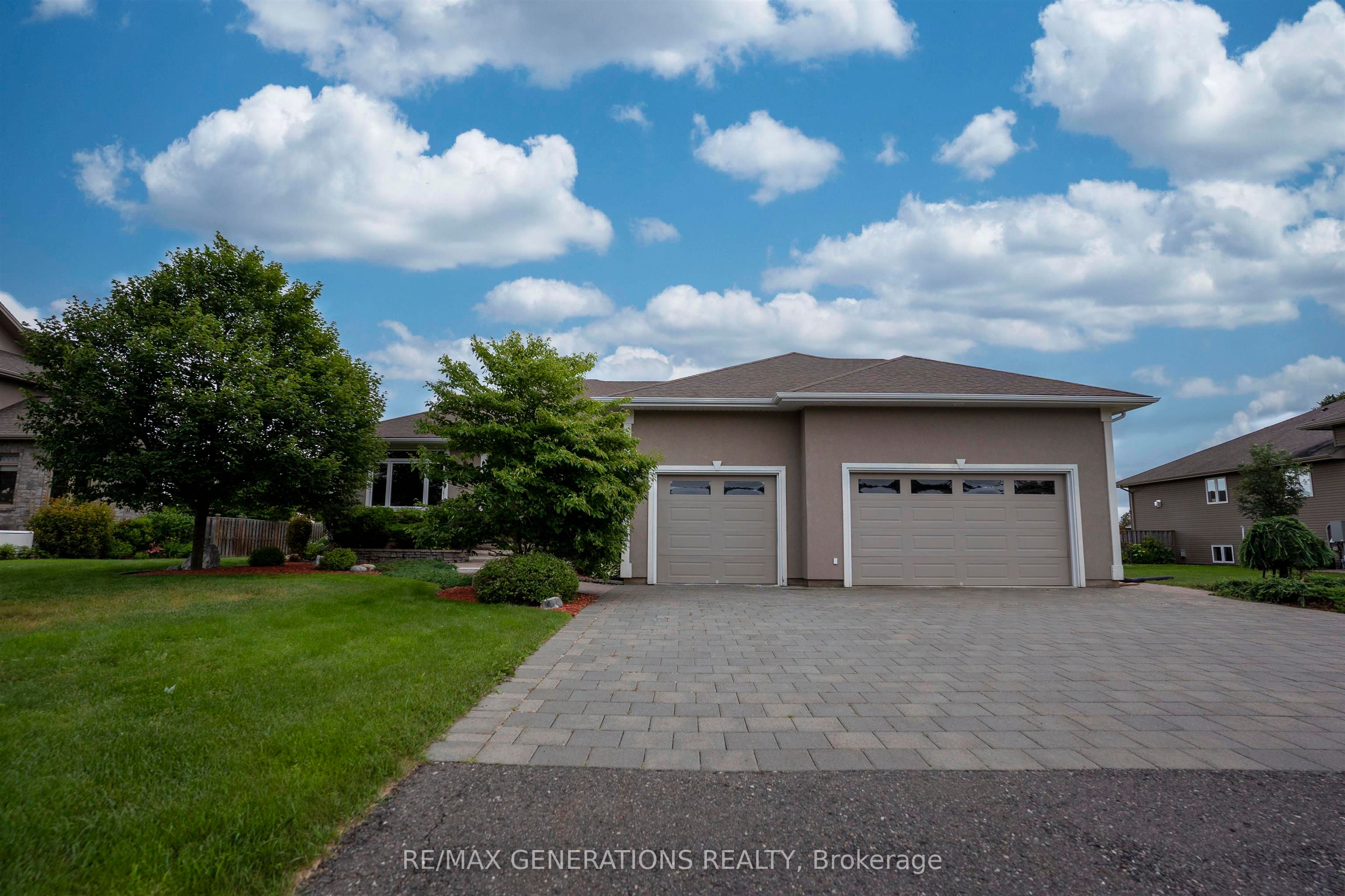 1106 MAHOGANY Place, Thunder Bay, ON P7K 0A3 photo 2