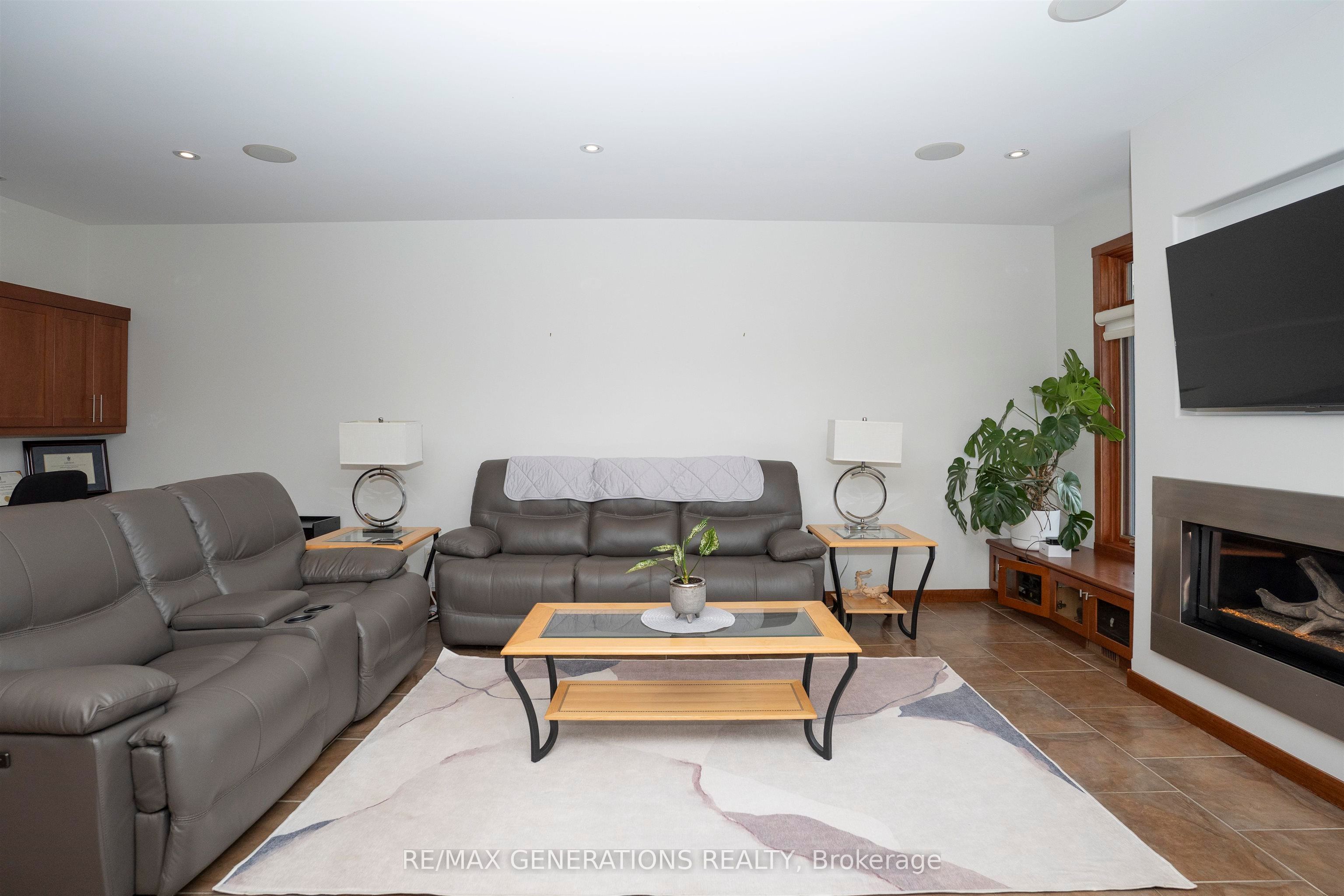 1106 MAHOGANY Place, Thunder Bay, ON P7K 0A3 photo 4